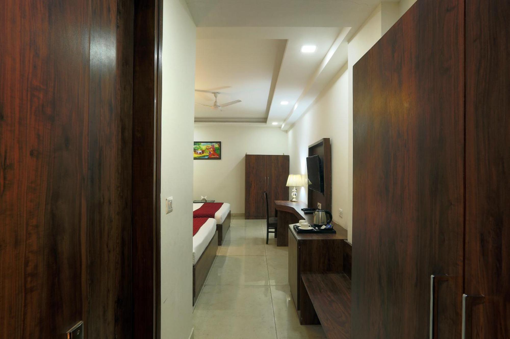 Hotel Prithvi Palace Near Delhi International Airport New Delhi