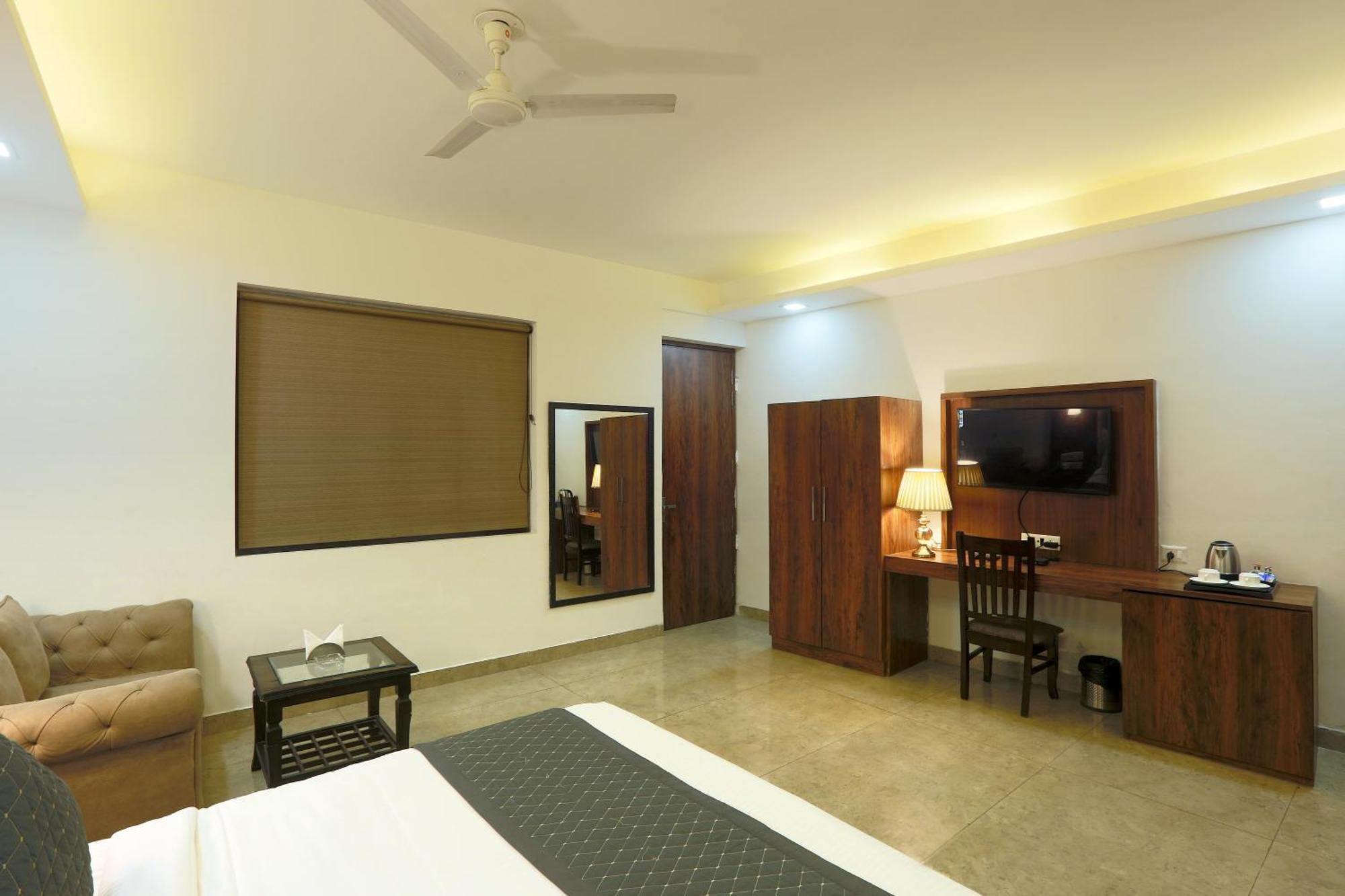 Prithvi Palace Near Delhi International Airport Hotel