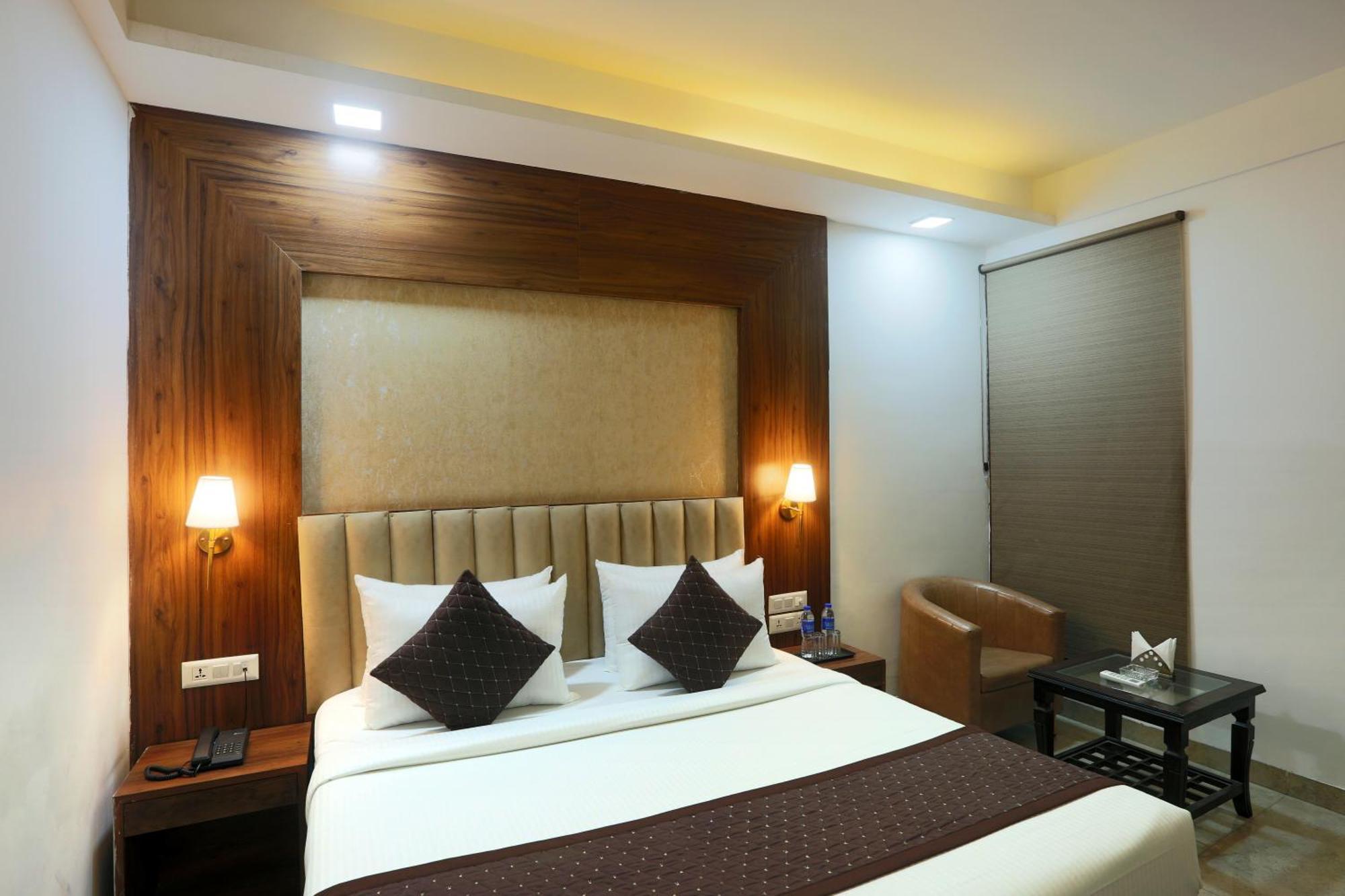 Hotel Prithvi Palace Near Delhi International Airport