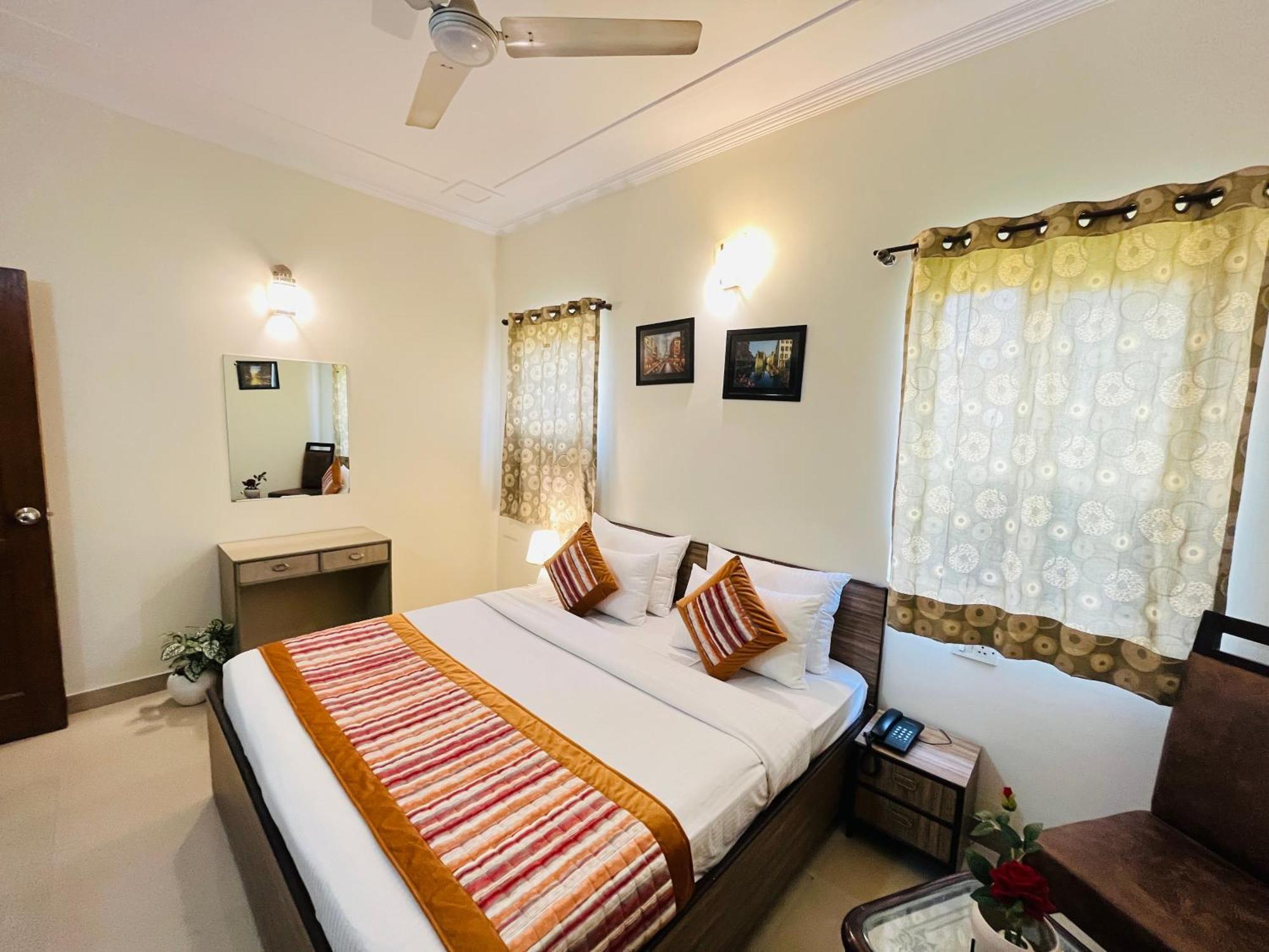 Hotel Persona International Karol Bagh 3*