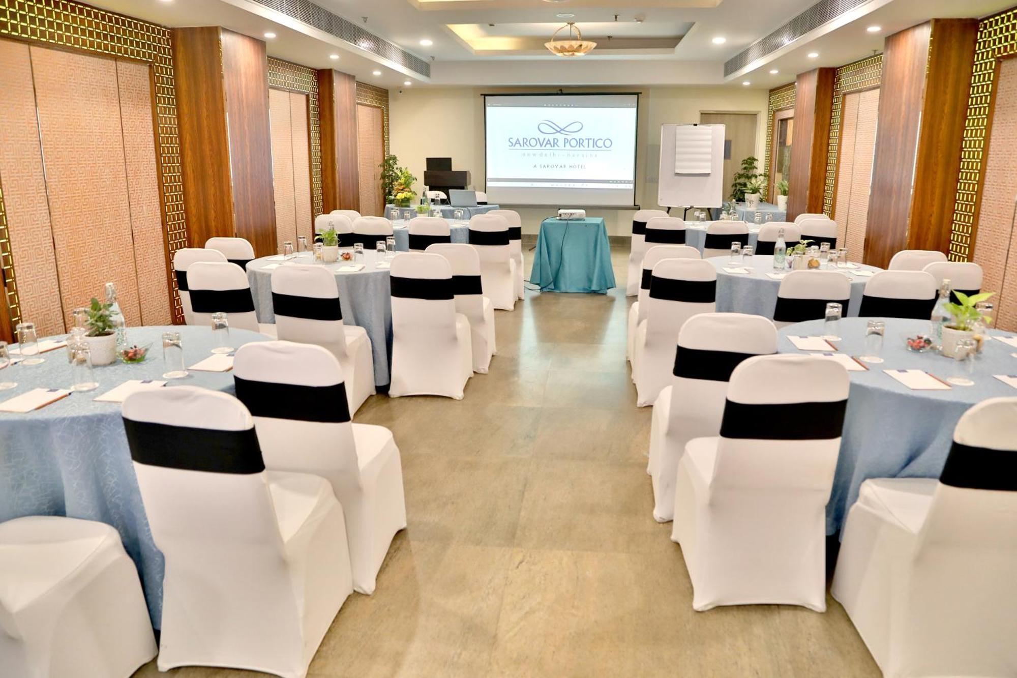 Sarovar Portico Naraina, Hotel