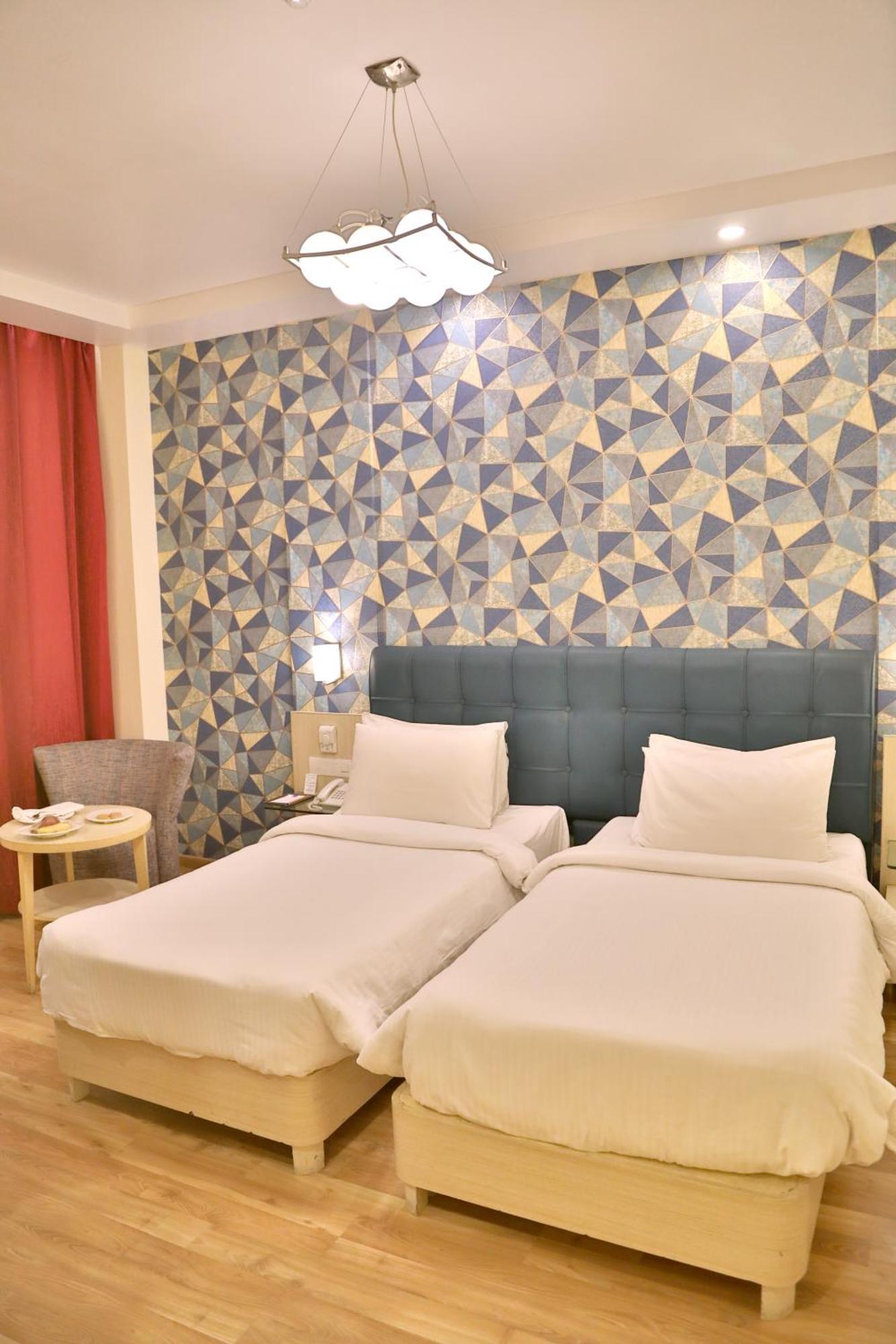 Hotel Sarovar Portico Naraina,