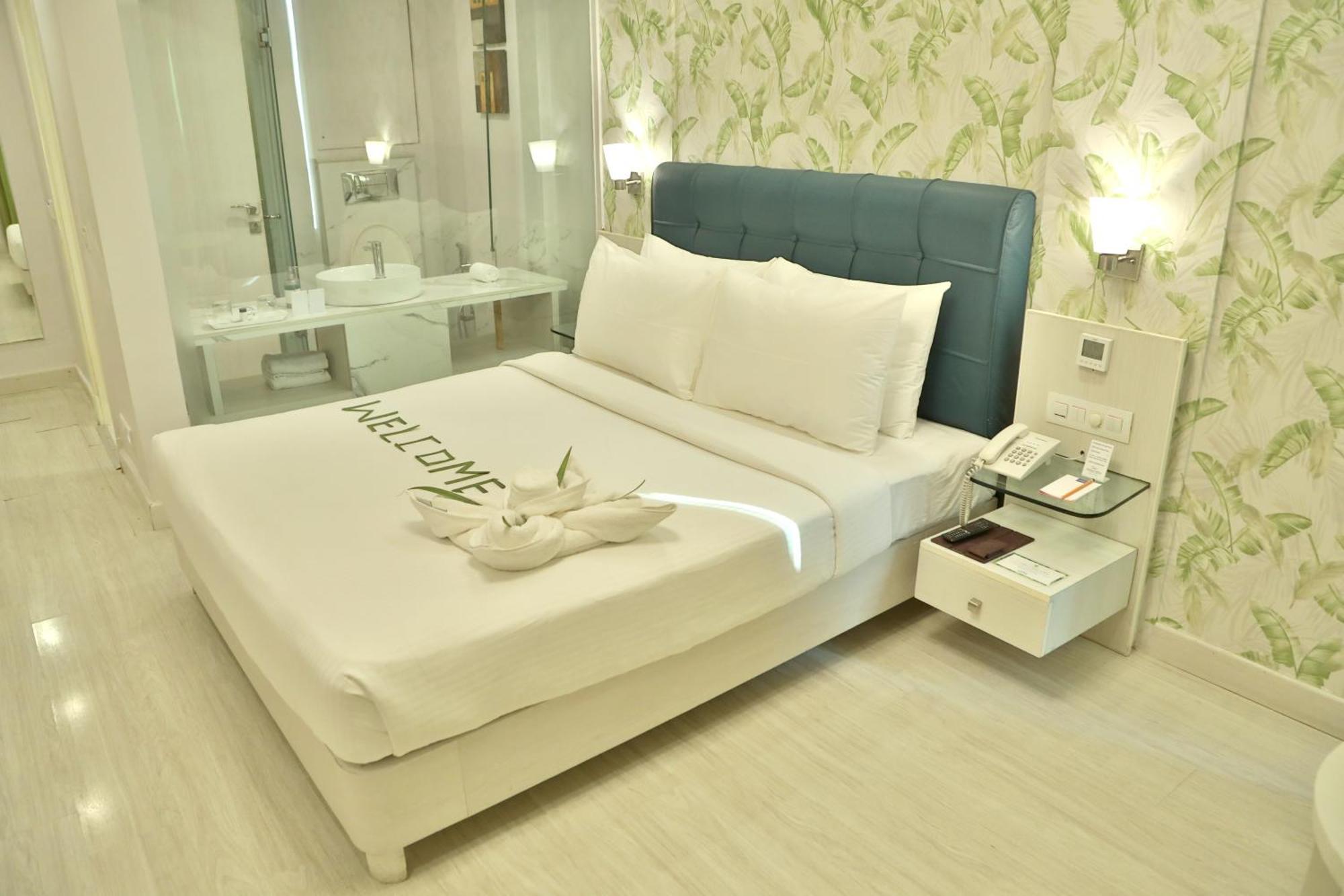 Sarovar Portico Naraina, 3*