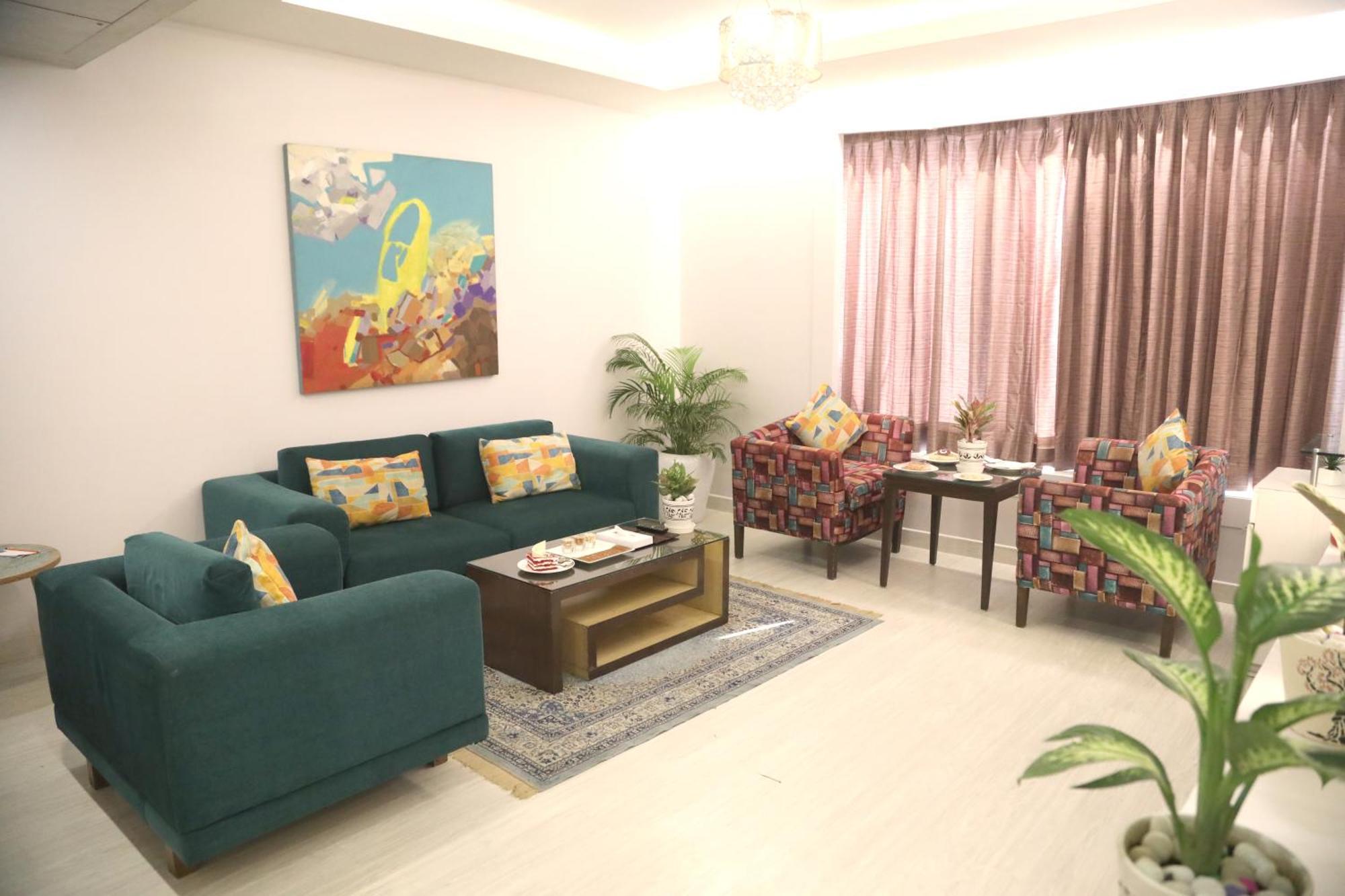 Sarovar Portico Naraina, Hotel