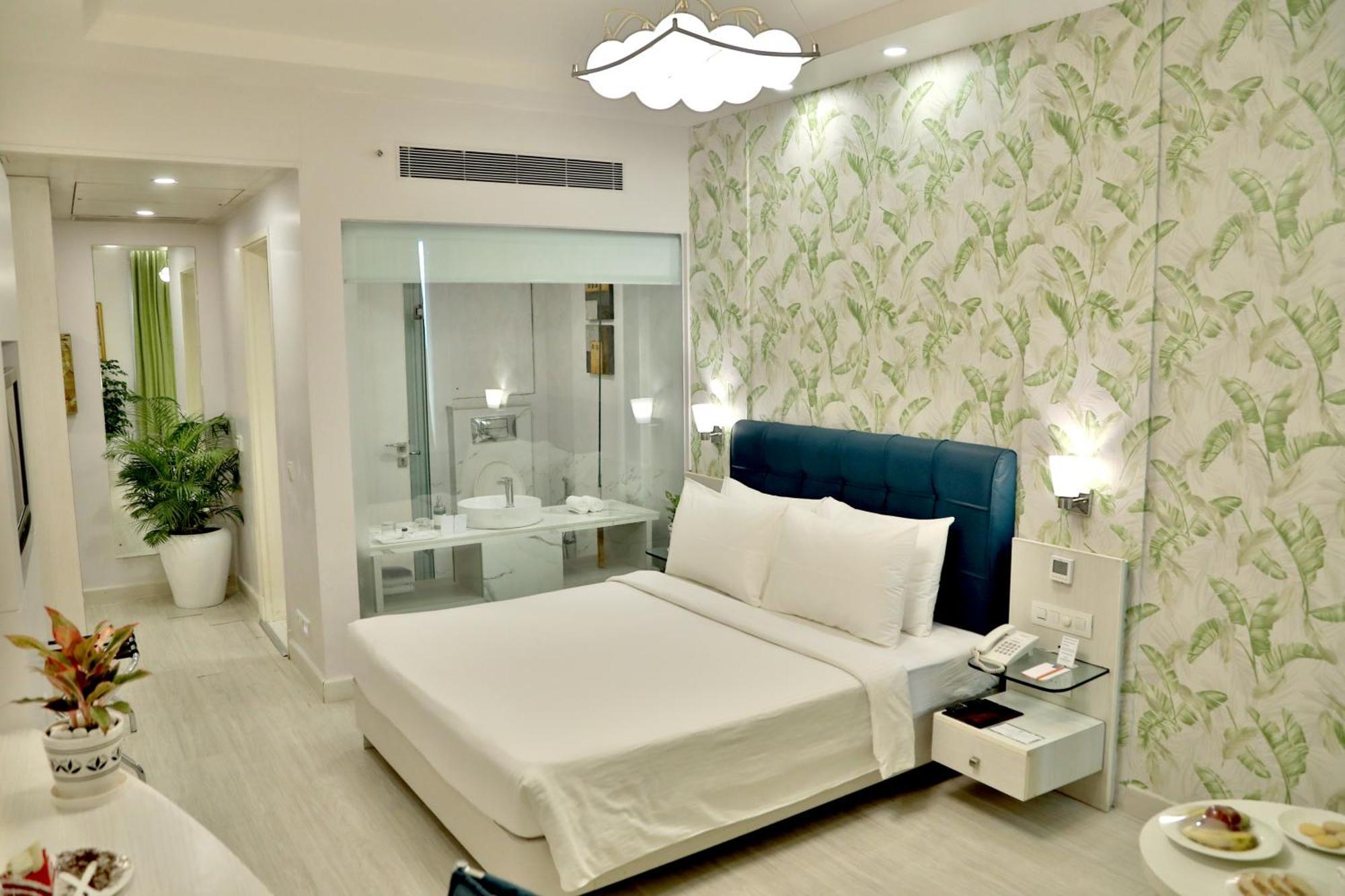 Sarovar Portico Naraina, 3*