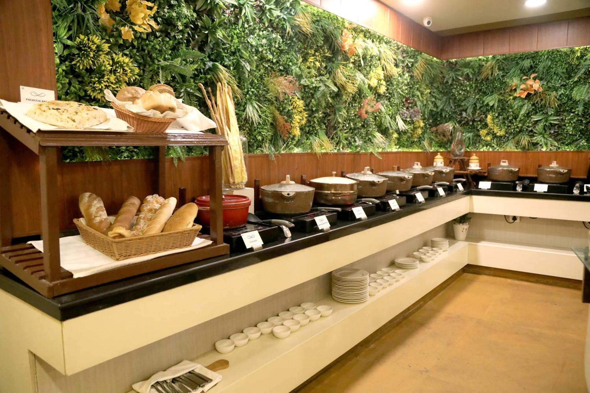 Sarovar Portico Naraina, Hotel 3*