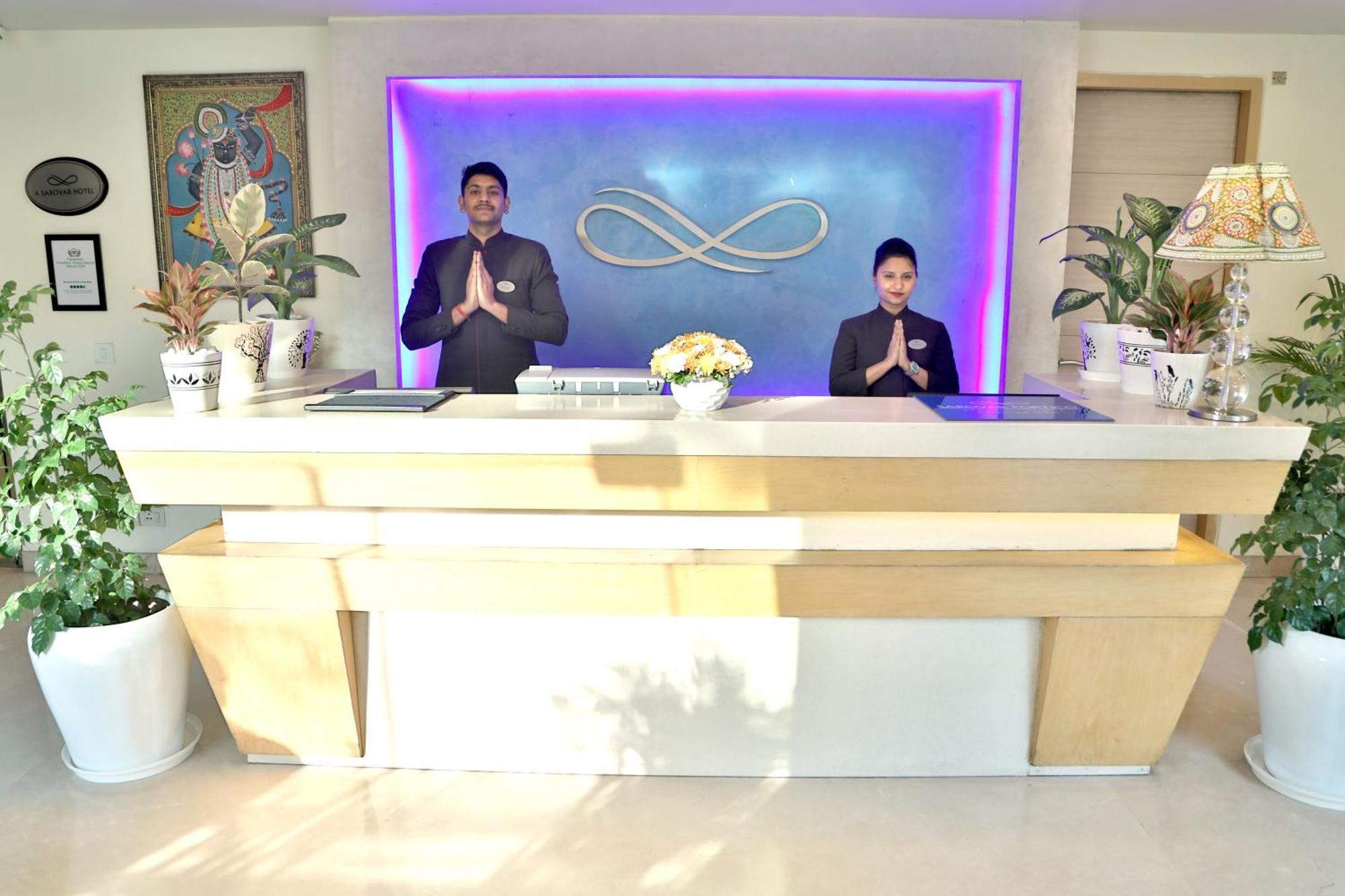 Sarovar Portico Naraina, 3*