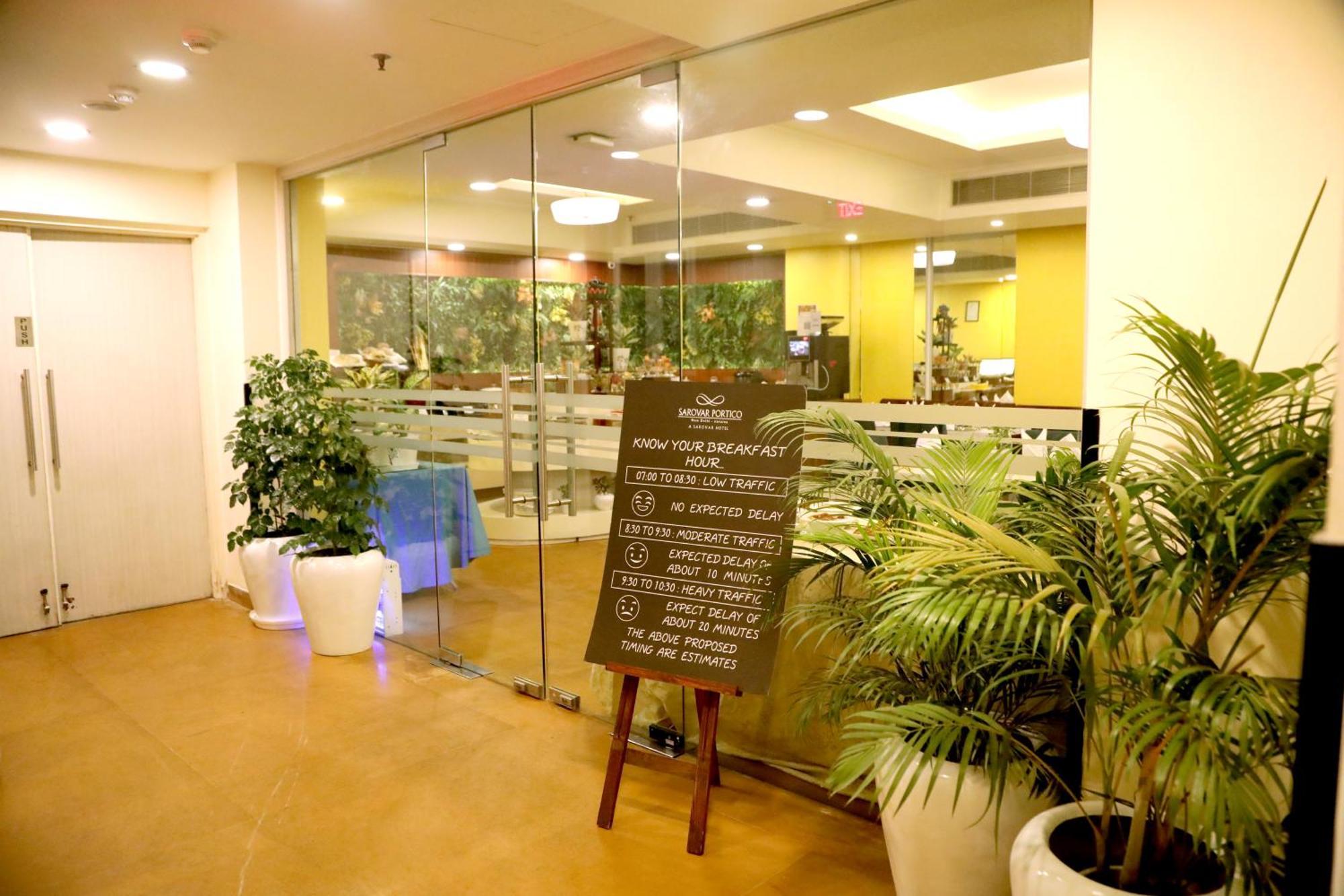 Sarovar Portico Naraina, 3*