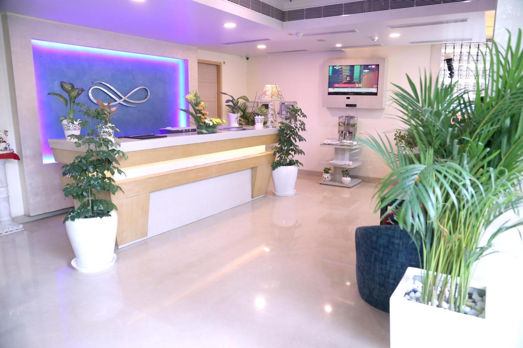 Sarovar Portico Naraina, Hotel