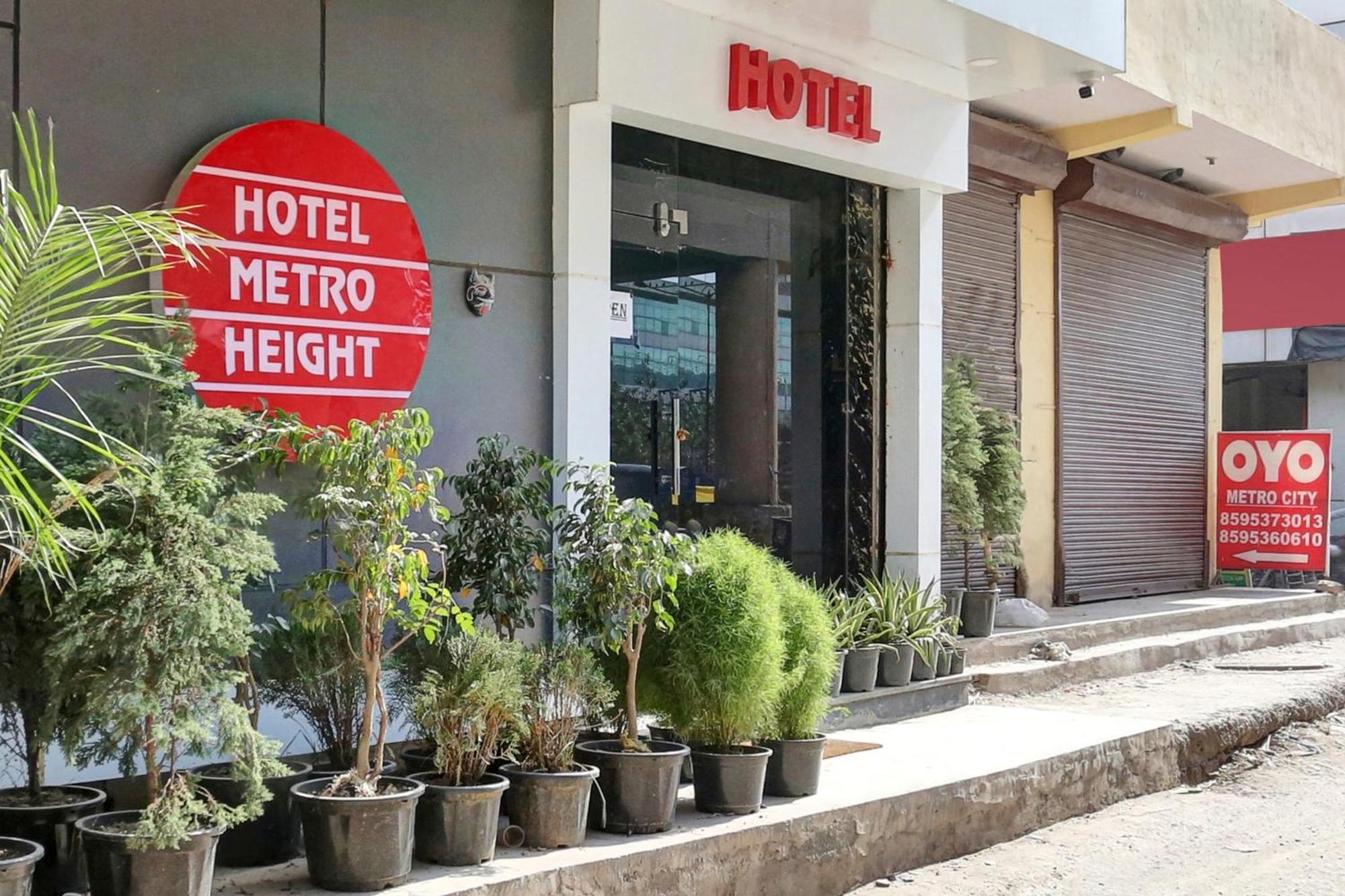 Hotel O Metro Height's Near Nangloi Railway Metro Station 3*