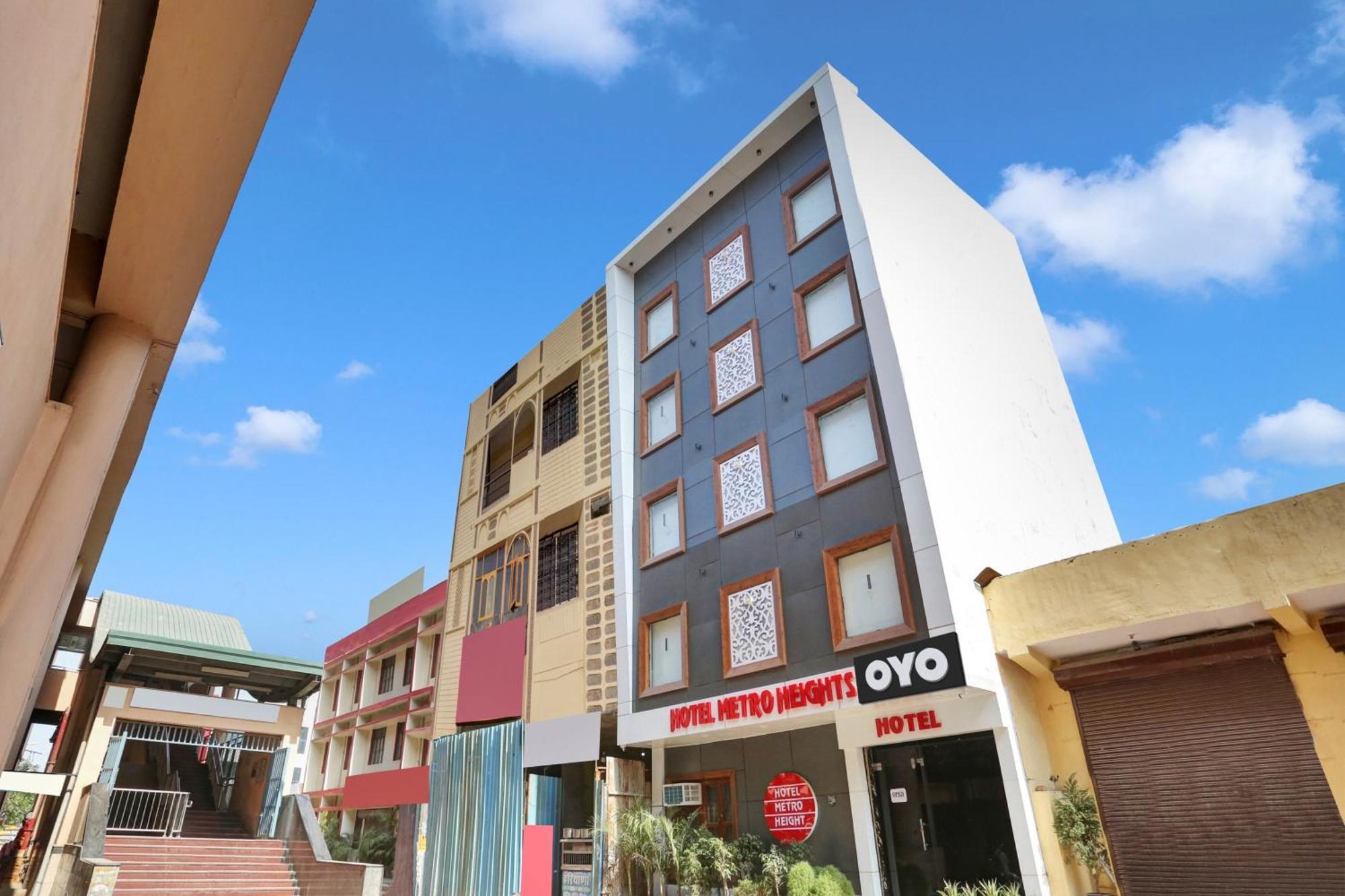 Hotel O Metro Height's Near Nangloi Railway Metro Station 3*