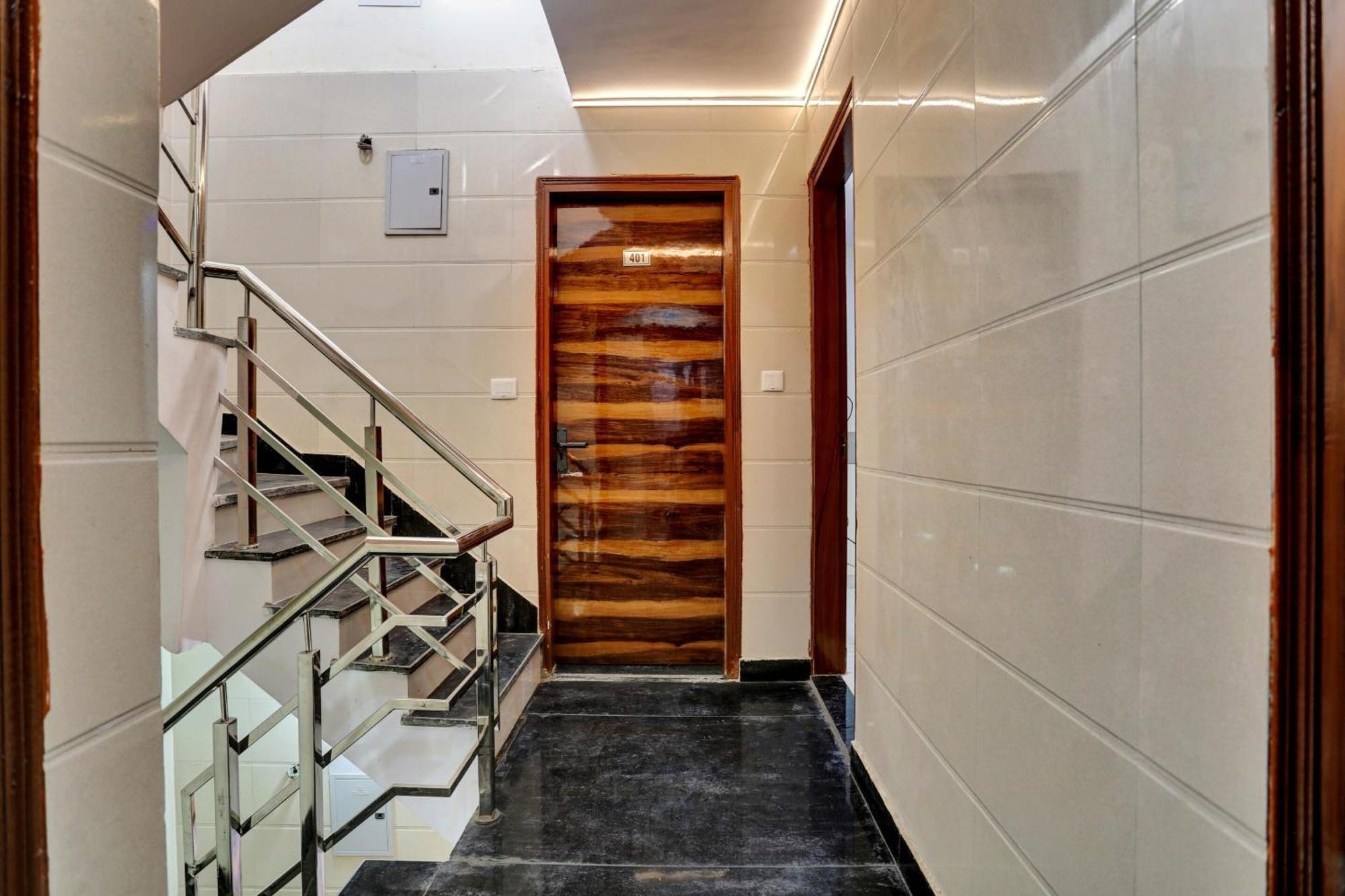 Hotel O Metro Height's Near Nangloi Railway Metro Station Delhi (National Capital Territory of India)