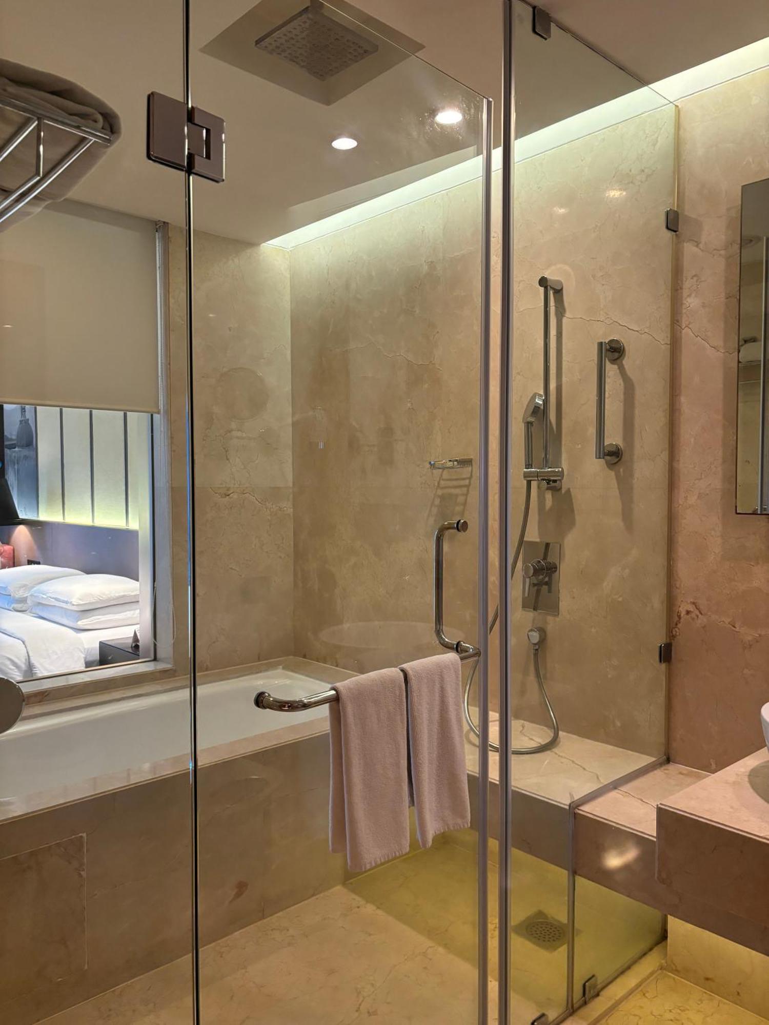 Pride Plaza Hotel, Aerocity 5* New Delhi