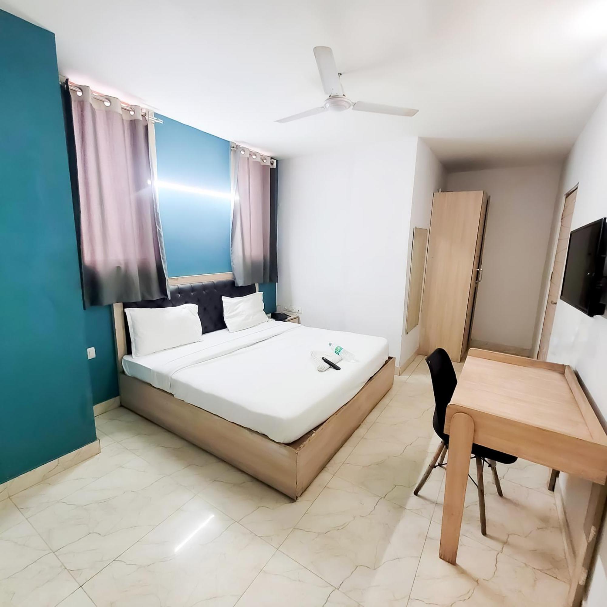 - Royal Palace Hotel New Delhi