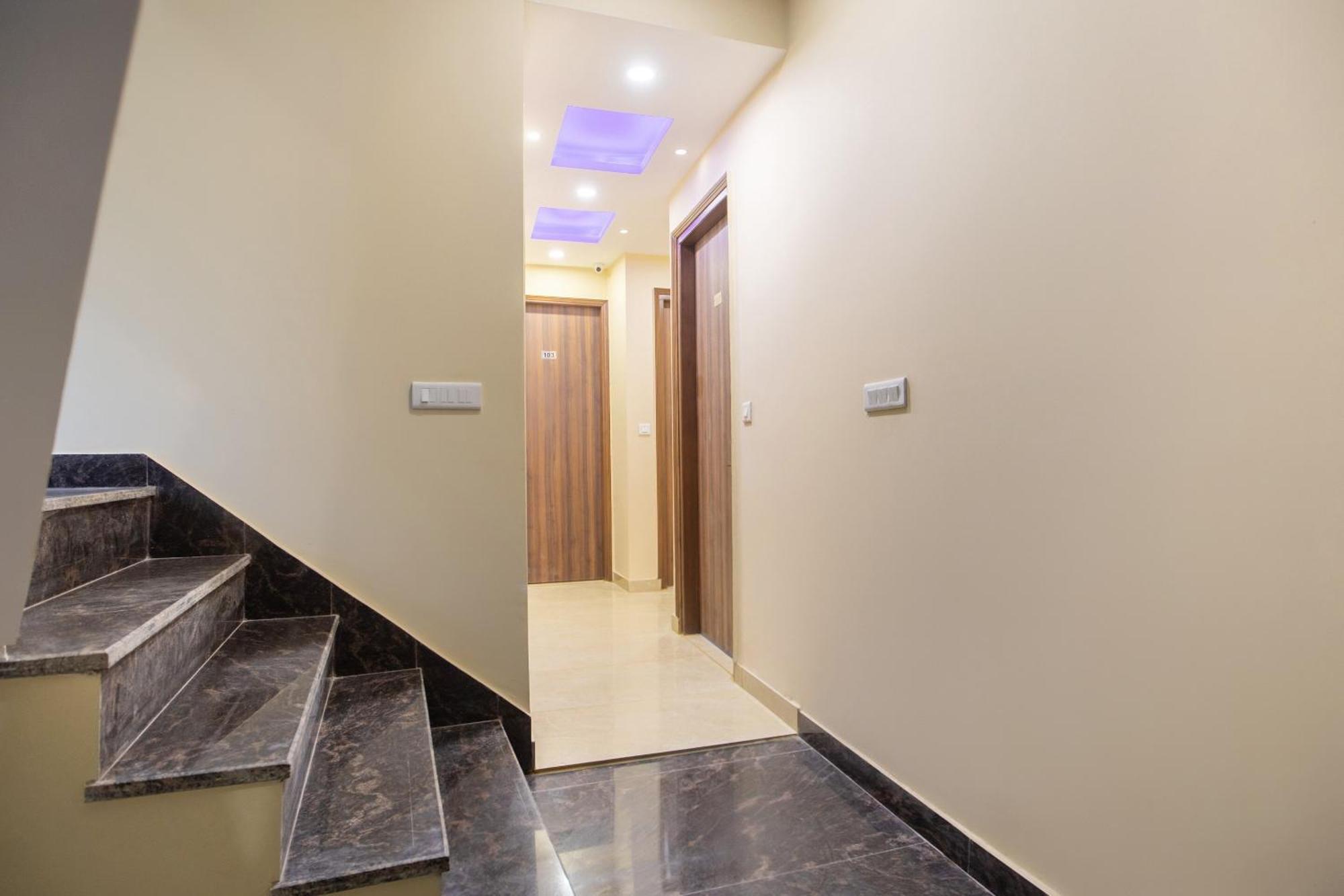 Hotel Super Oyo O Red Stone 3*
