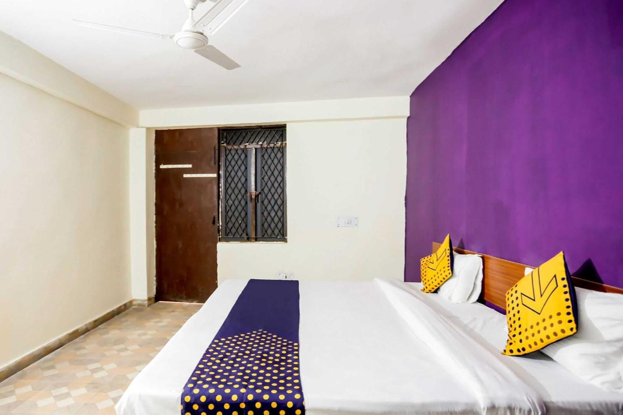 Hotel Spot On Harry's 1 Near Select Citywalk Mall 2*