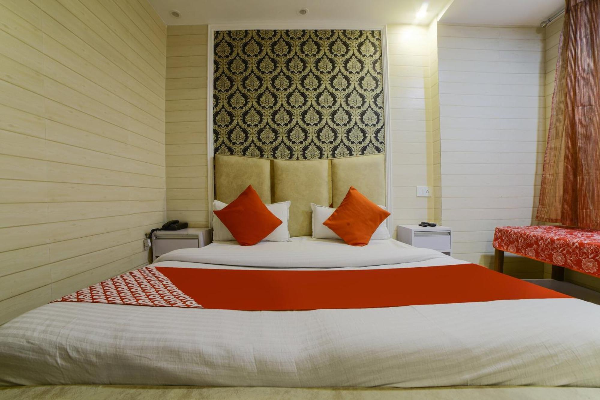 O Garg Hotel