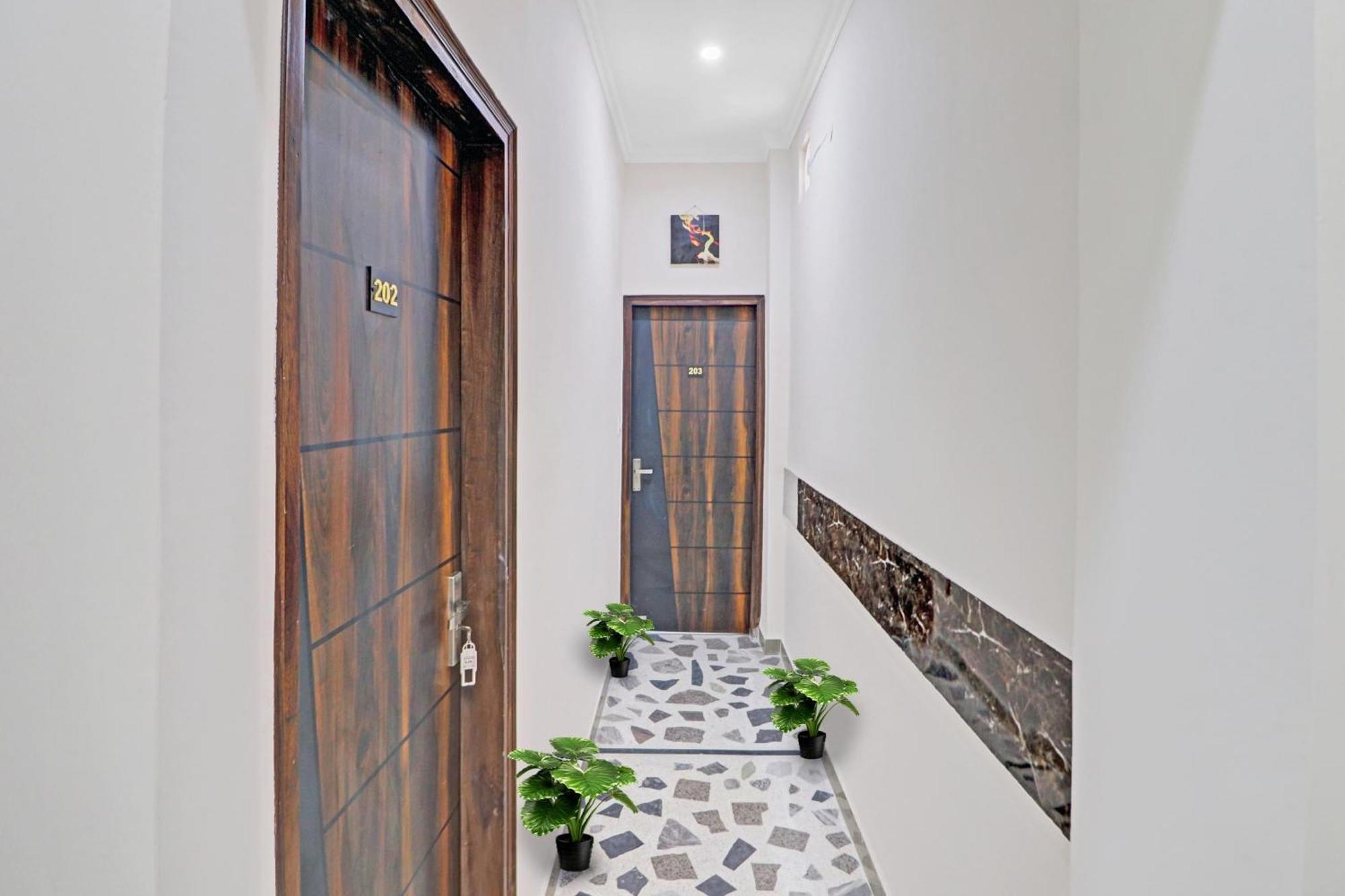 Hotel O Royal Orbit Hotel New Delhi