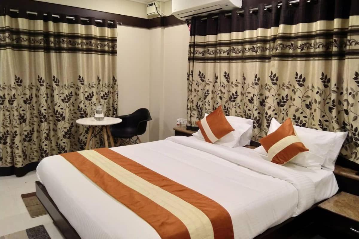 Hotel S R Plaza At Delhi Airport 2*