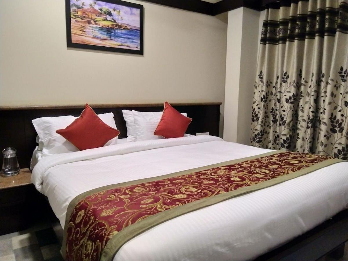 S R Plaza At Delhi Airport Hotel New Delhi