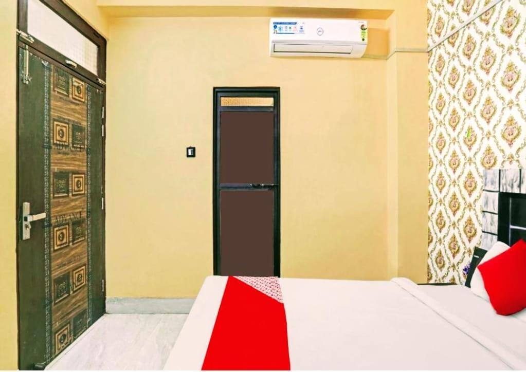 Guest house Raja Guest House- Railway Station *