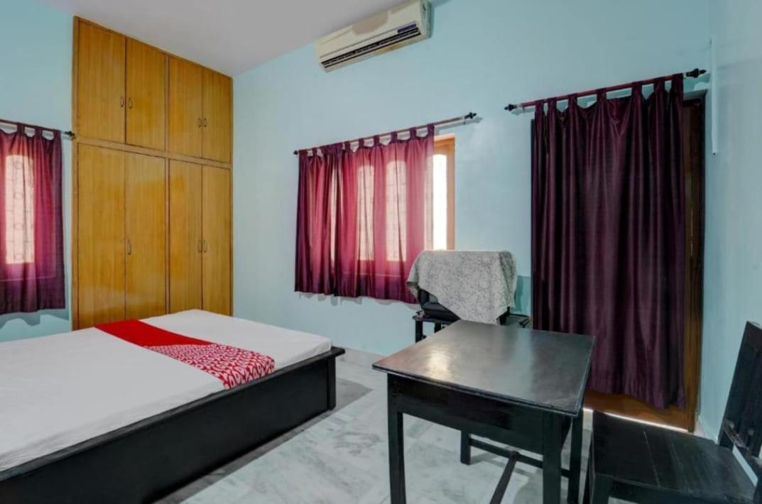 Raja Guest House- Railway Station *