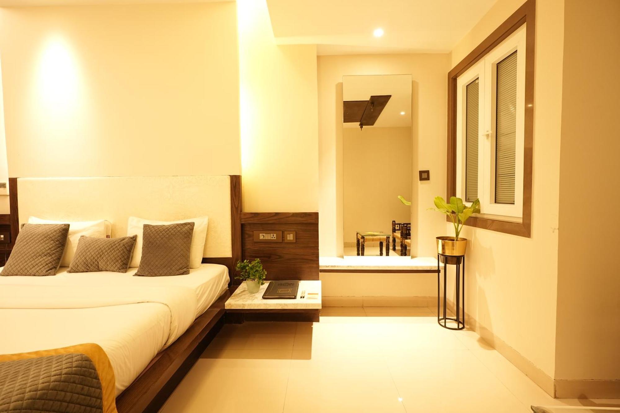 Empire Suites, 4* New Delhi