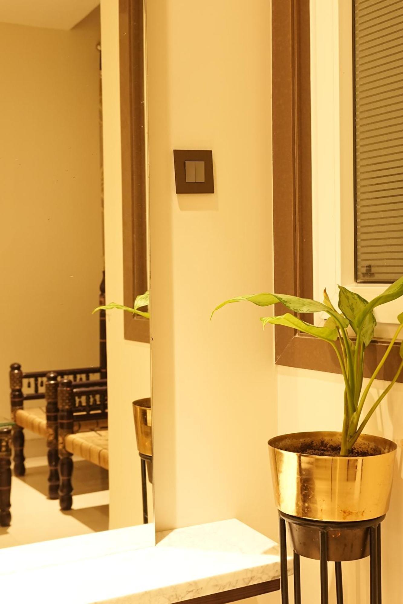 Empire Suites, Hotel