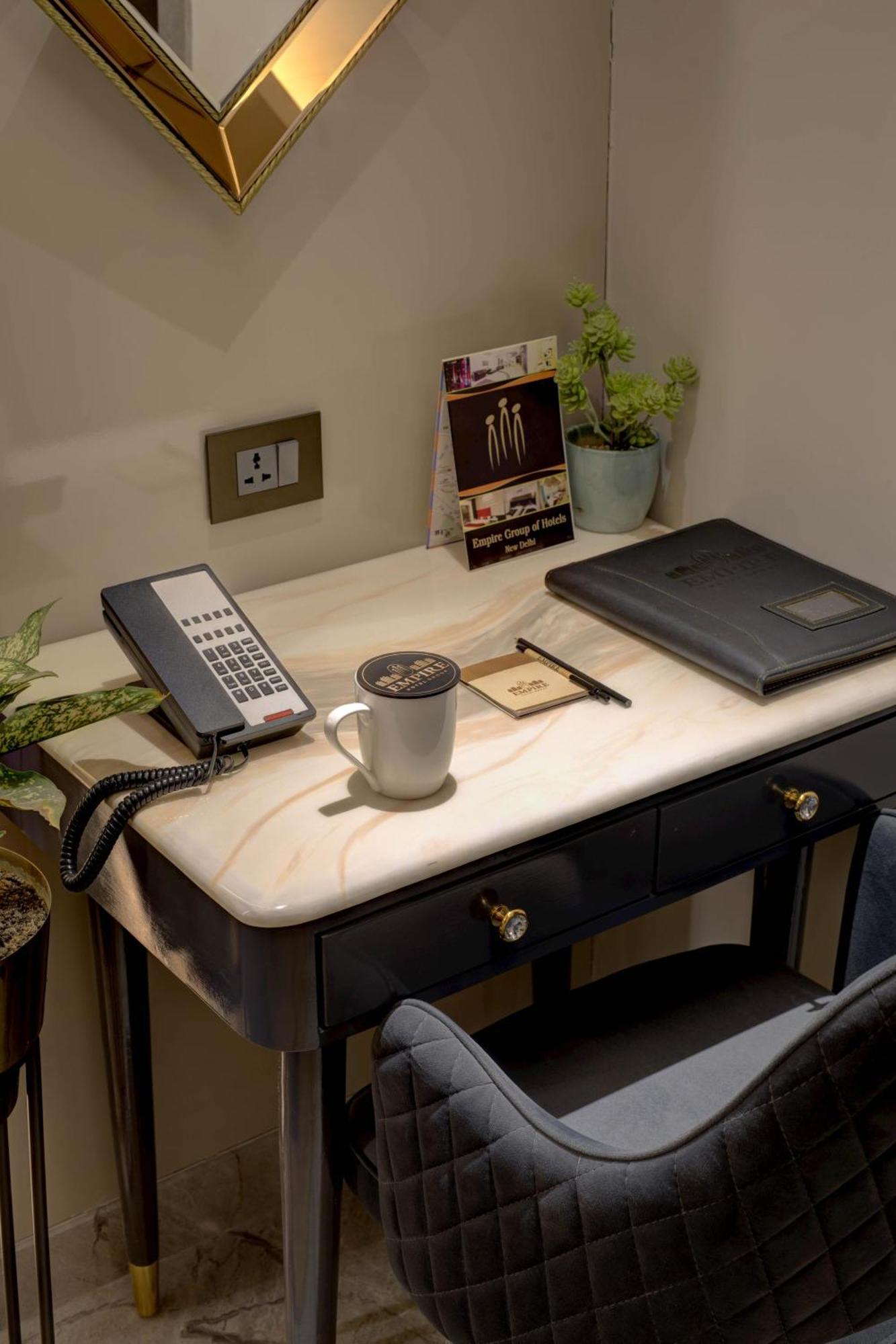 Hotel Empire Suites, 4*