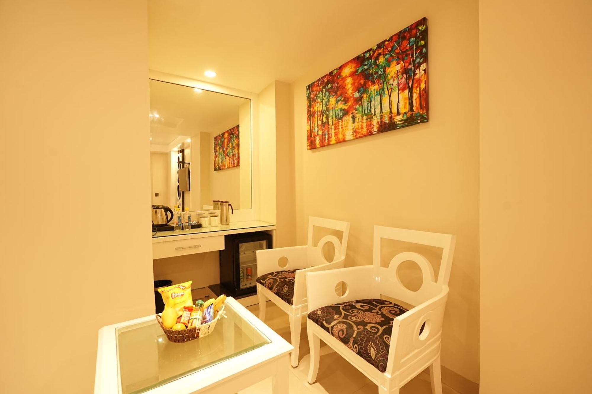 Empire Suites, 4*