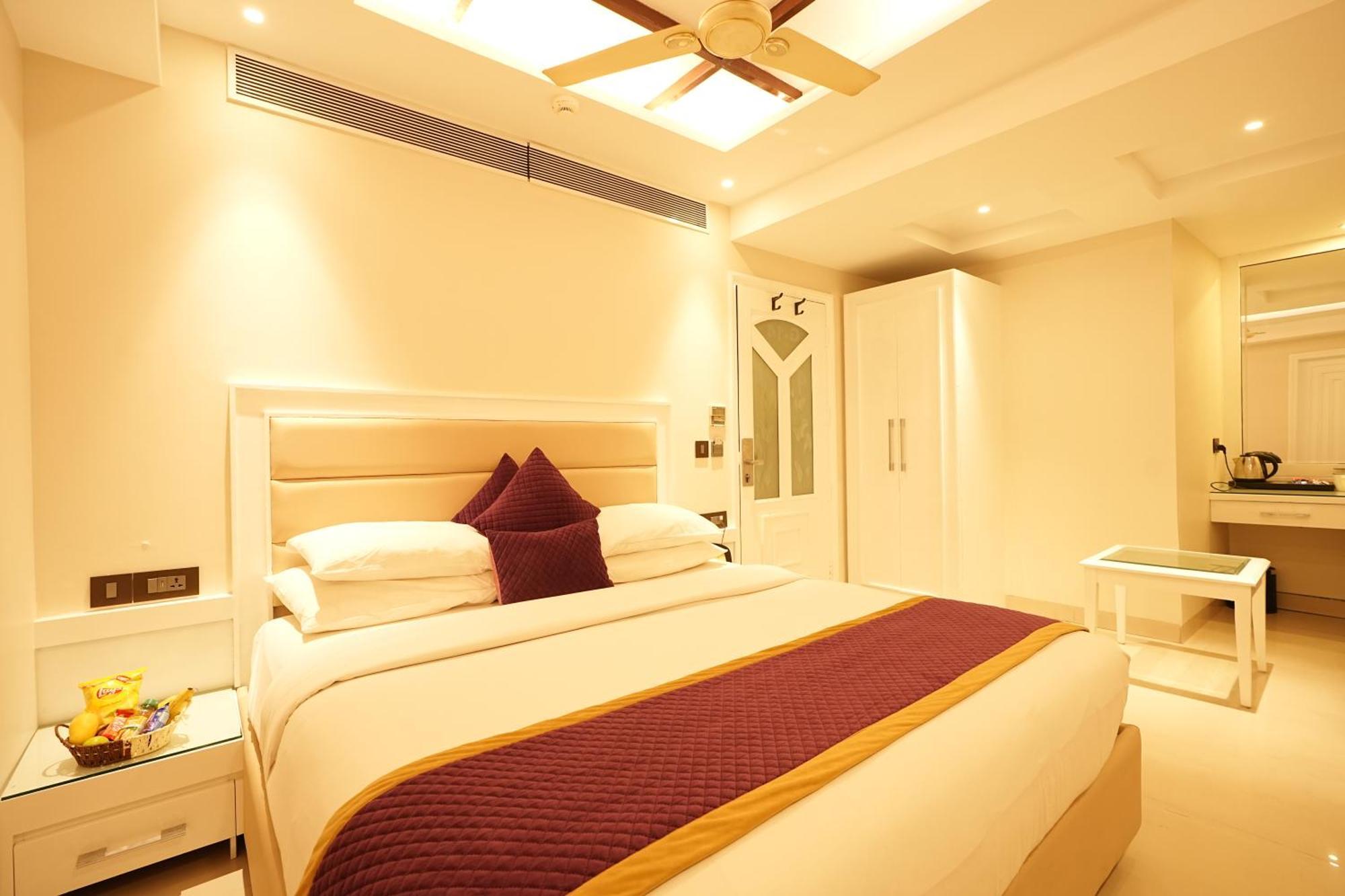 Hotel Empire Suites, 4*