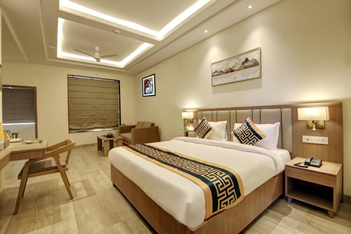 Grand Marina Near Igi Airport Delhi 4*