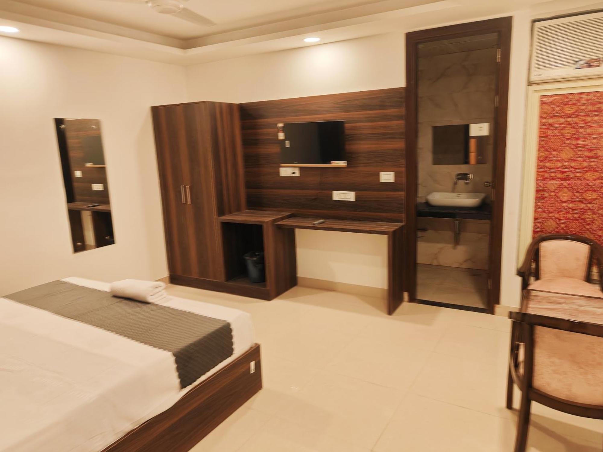 Tela Near Igi Airport Delhi Hotel