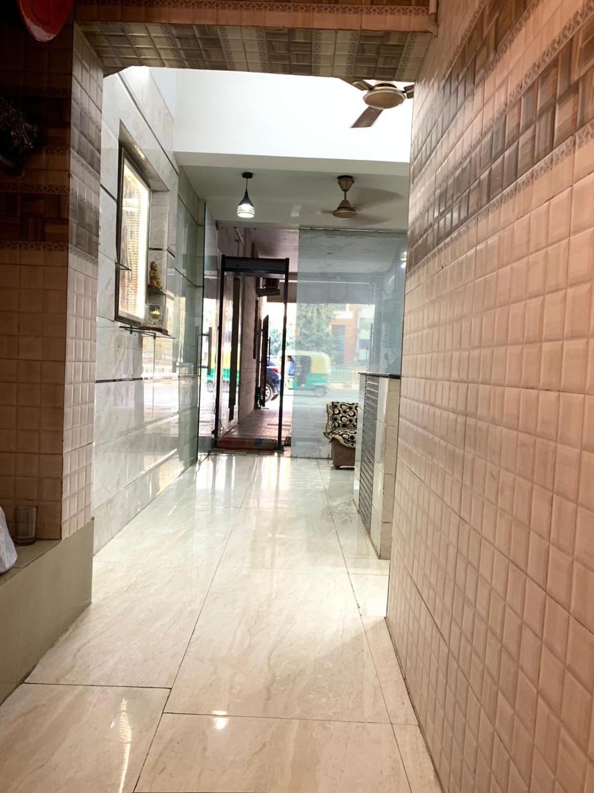 Ashu Hotel *