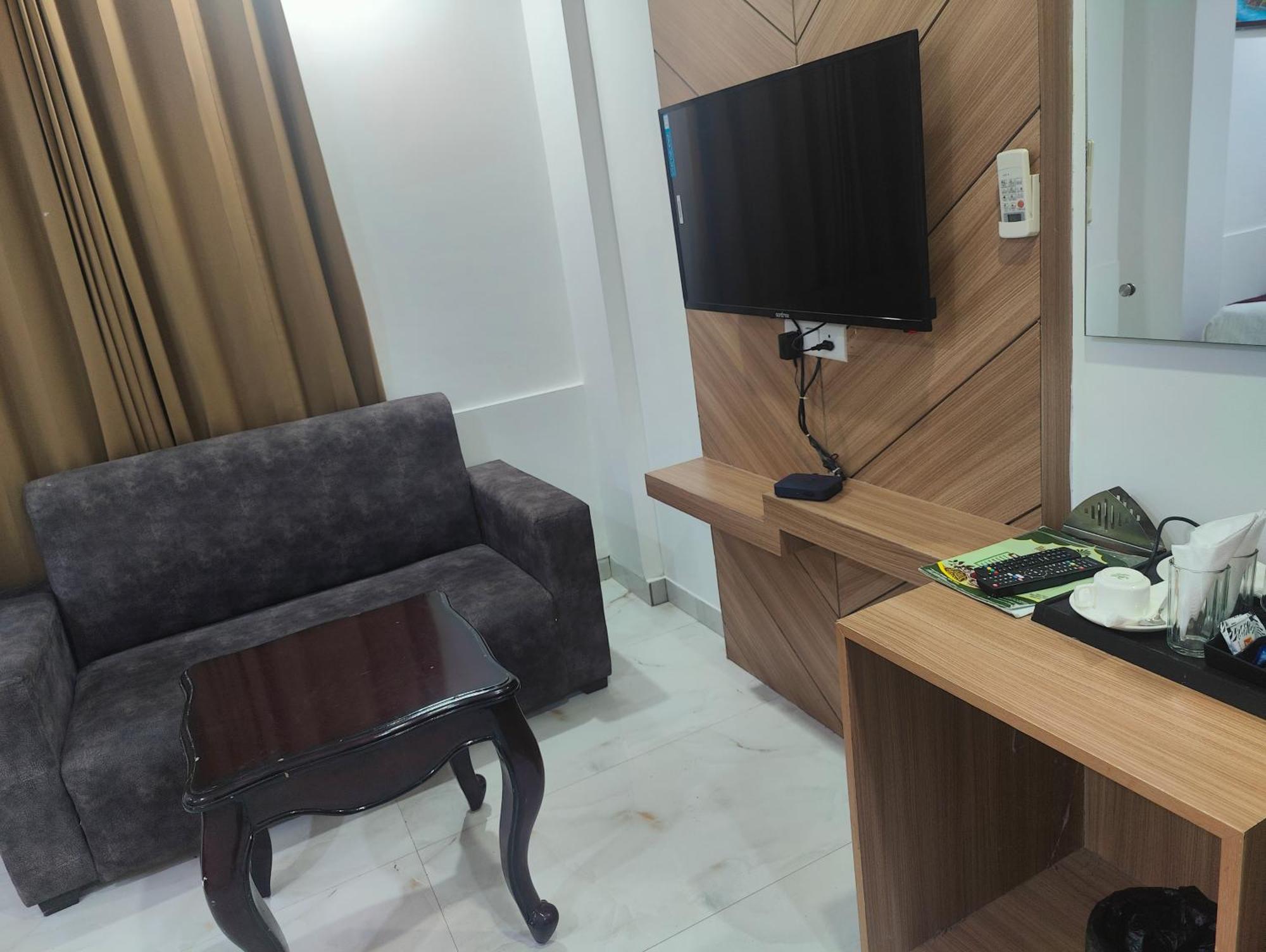 Acomodação com café da manhã  Decent Suites Inn- Mahipalpur, Delhi Airport, Aerocity Nova Deli