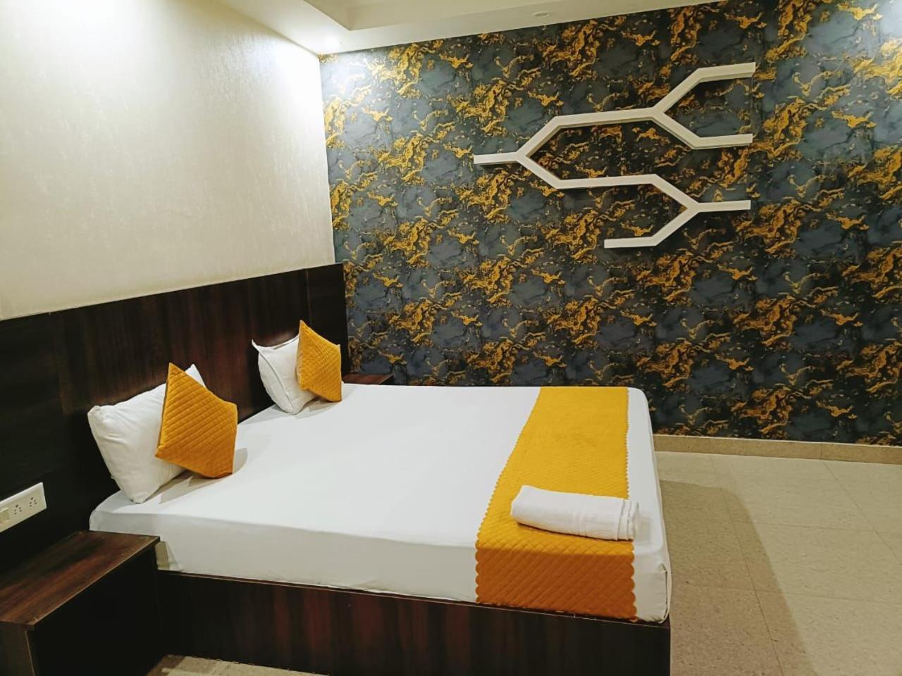 Hotel Ambiance Plazaa A Family At- Delhi Airport 4*