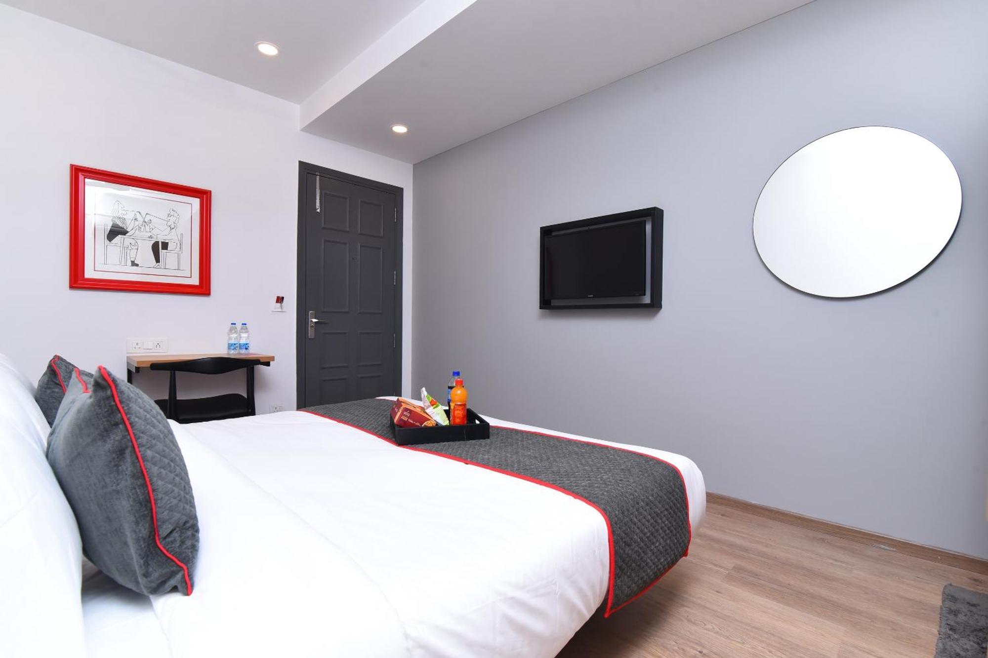 Townhouse Rudra Near Chhatarpur Metro Station 4* New Delhi