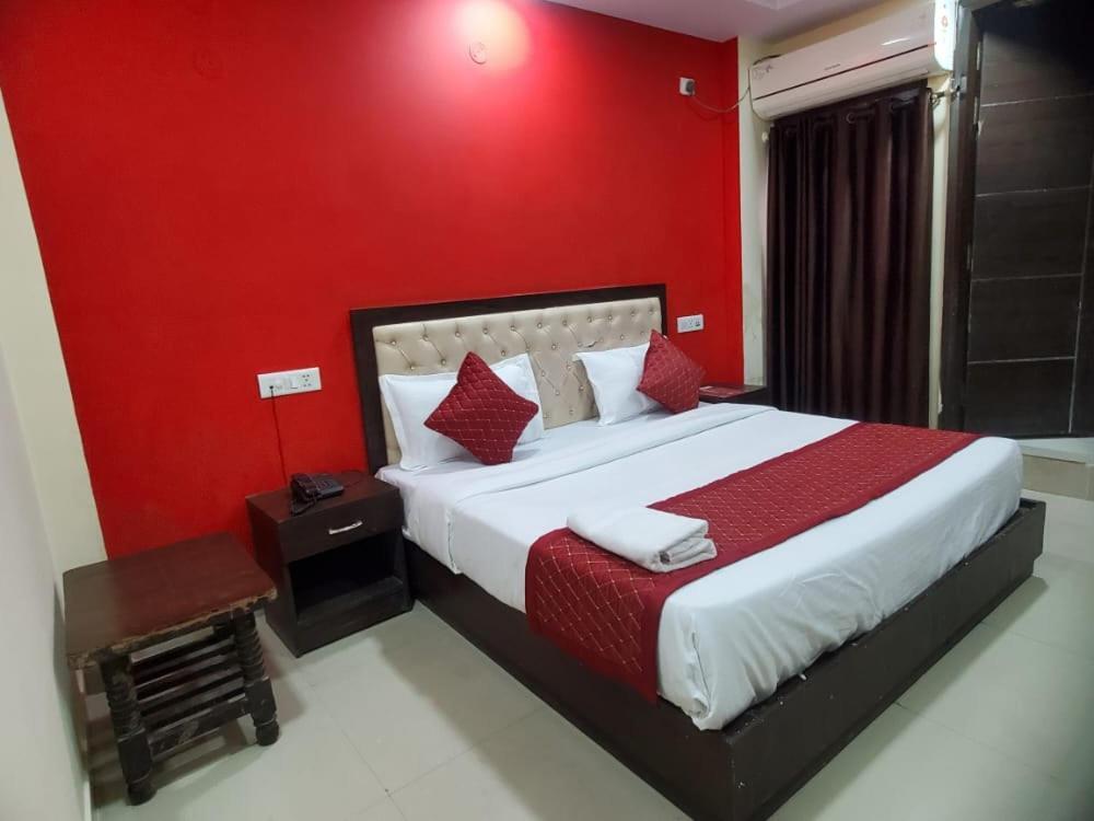 T Palace Mahipalpur Hotel