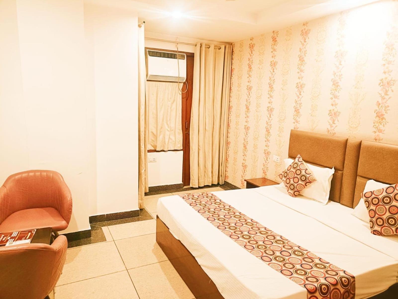 Ambiance Plazaa A Family At- Delhi Airport Hotel