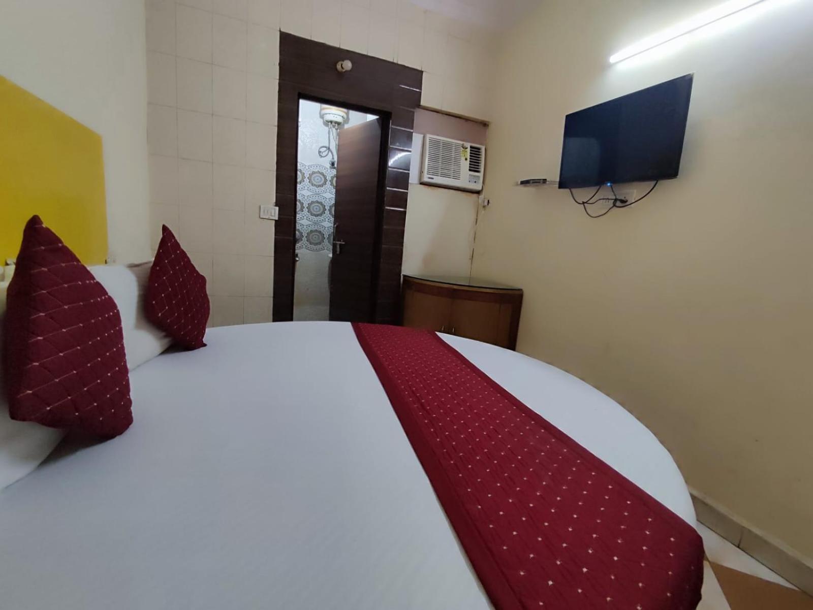 Hans Railway Station Hotel New Delhi