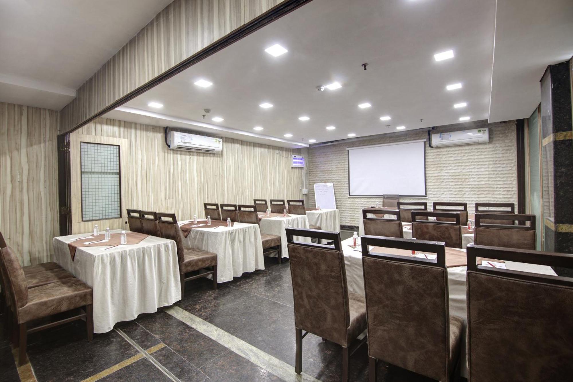Hotel Persona International Karol Bagh 3*