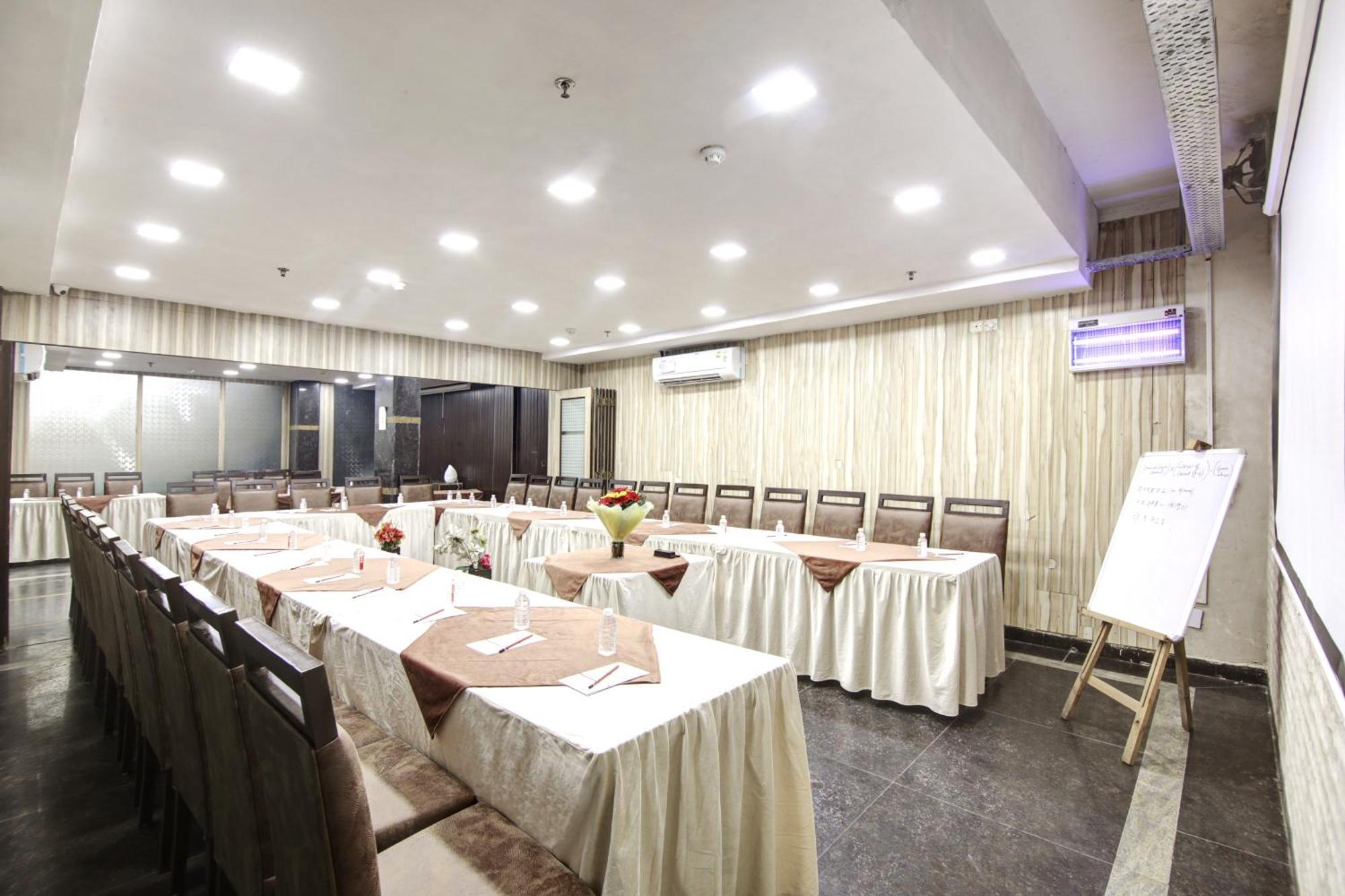 Persona International Karol Bagh Hotel 3*