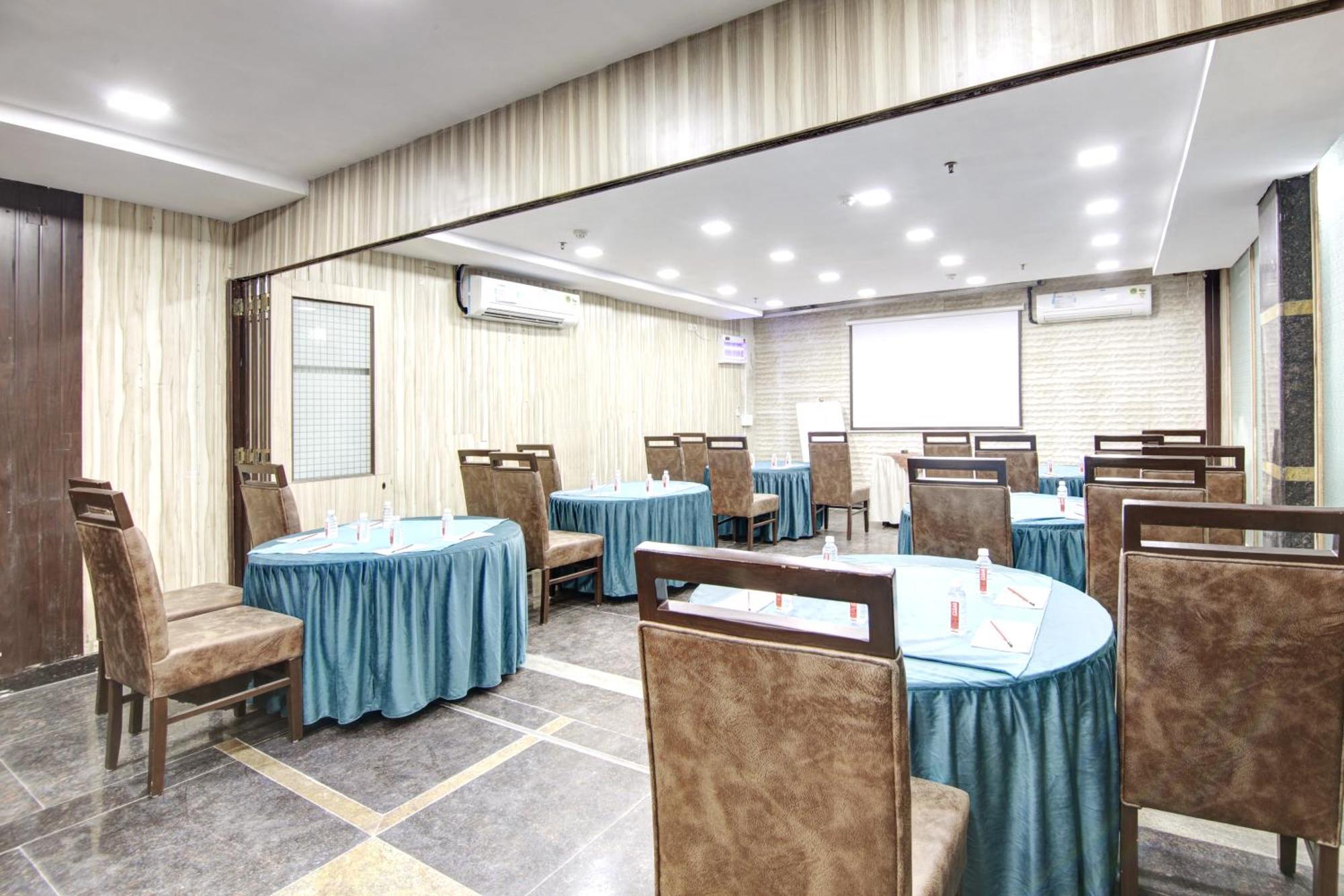 Hotel Persona International Karol Bagh 3*