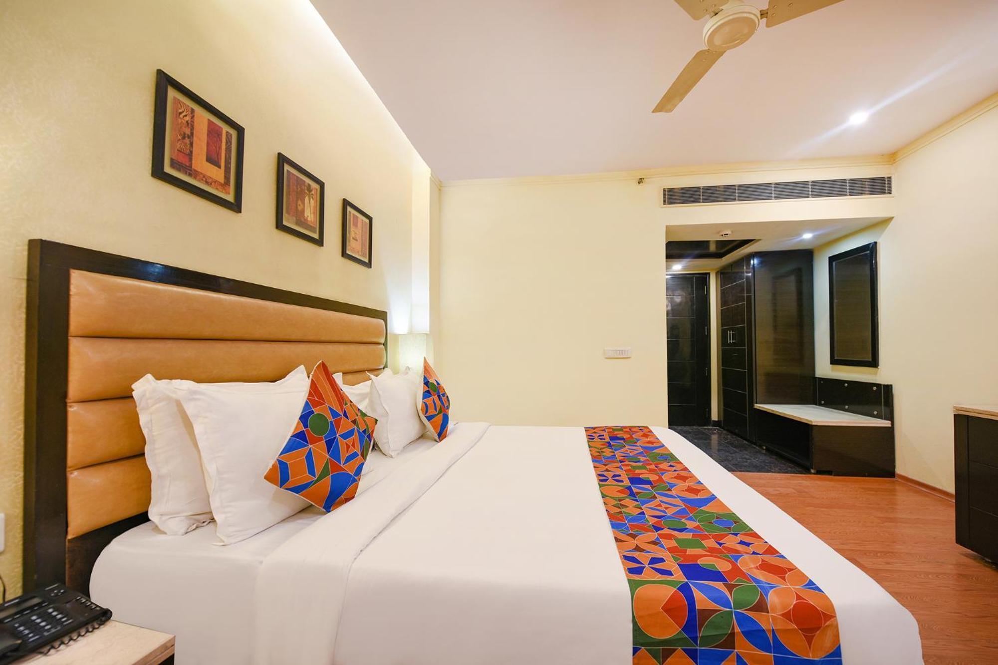 Fabhotel Prime The Western With Swimming Pool New Delhi