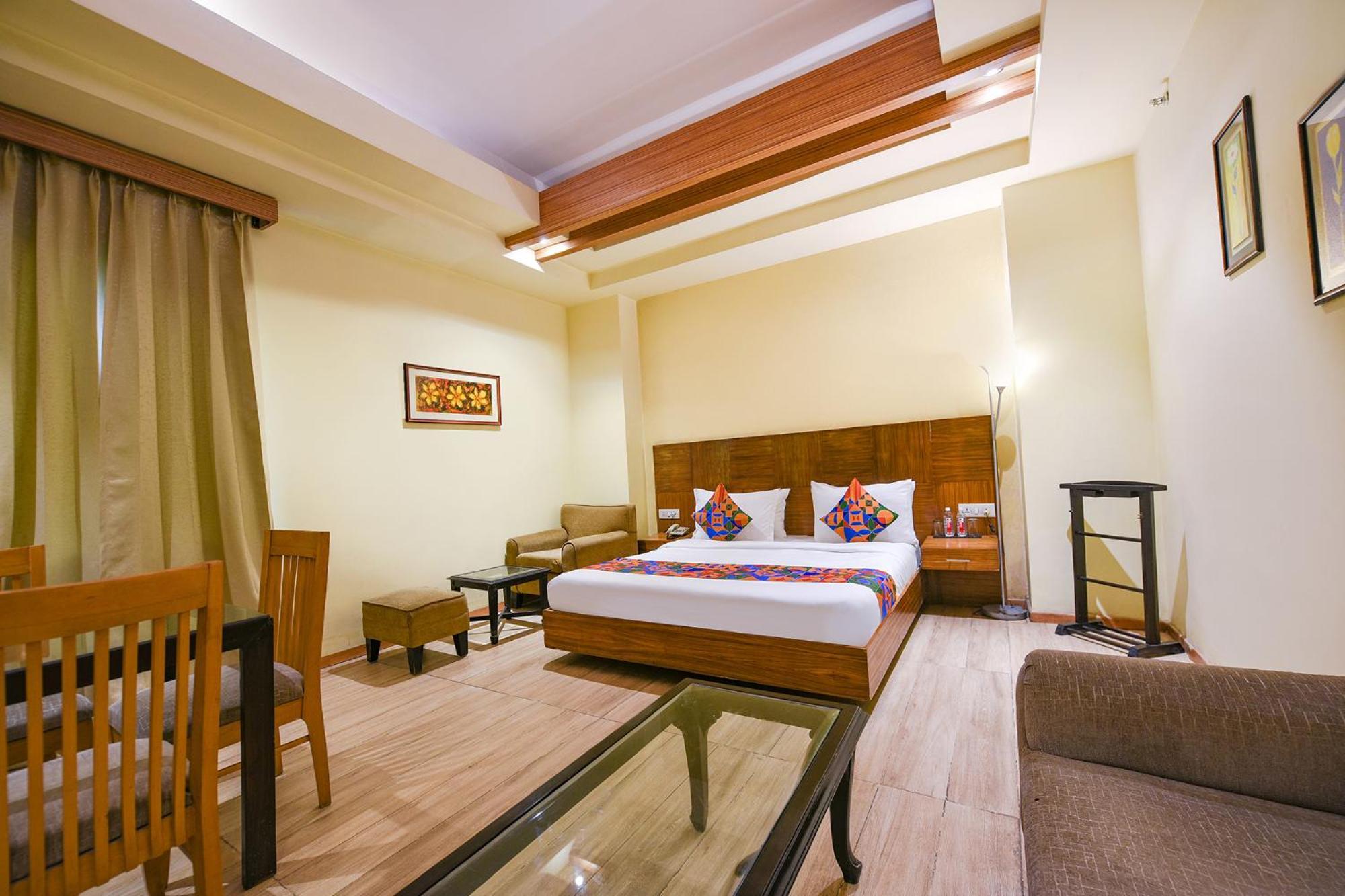 Fabhotel Prime The Western With Swimming Pool New Delhi