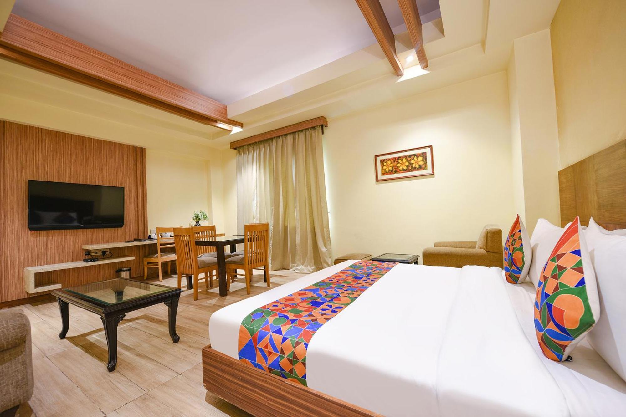 Hotel Fabhotel Prime The Western With Swimming Pool