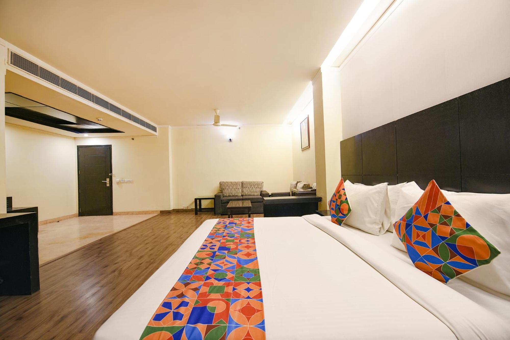 Fabhotel Prime The Western With Swimming Pool New Delhi