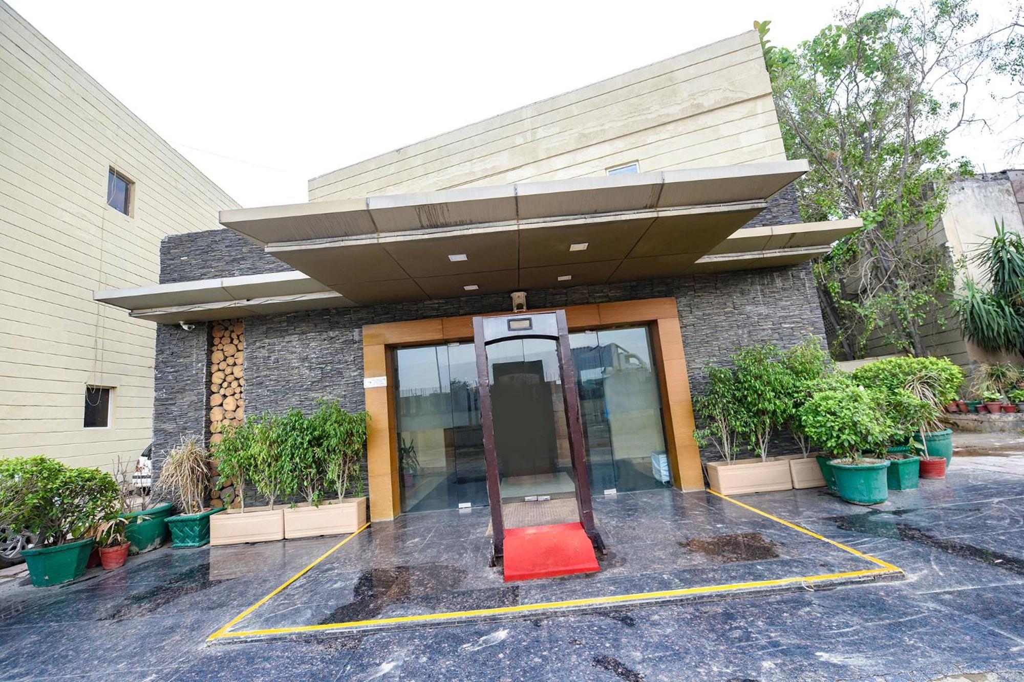 Hotel Fabhotel Prime The Western With Swimming Pool New Delhi