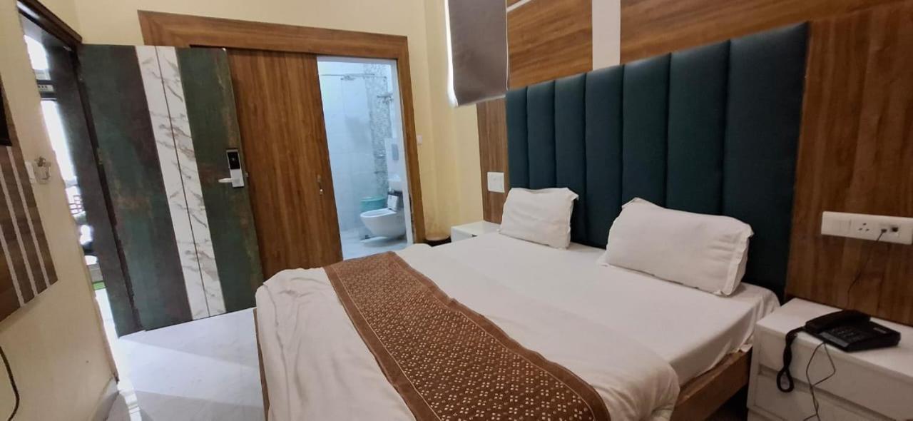 Golden Wings New Delhi