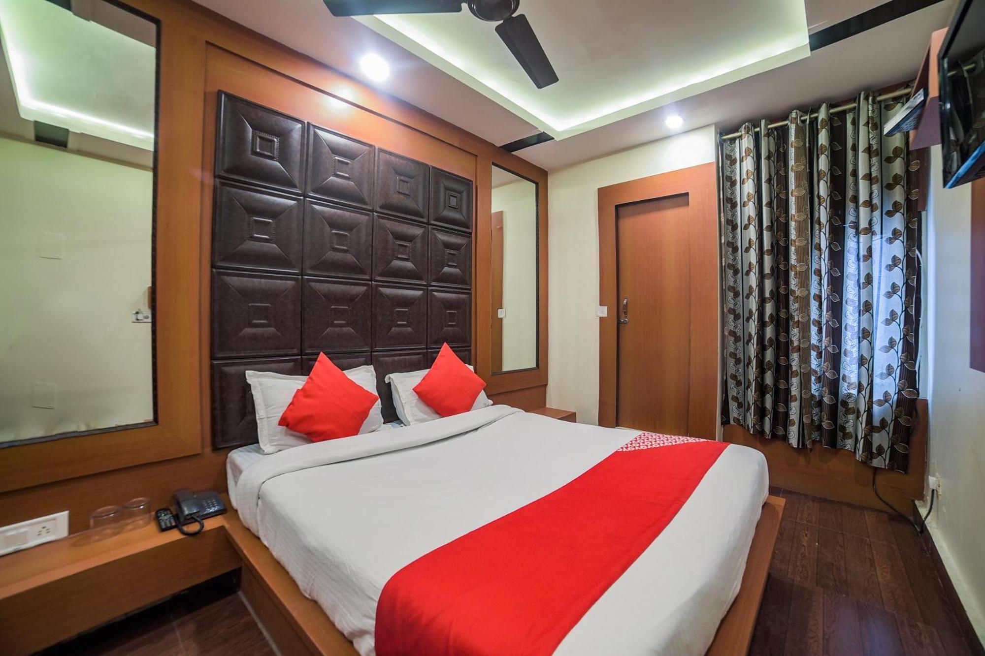 Hotel Oyo Flagship Rohit Dx Near Jama Masjid 3*